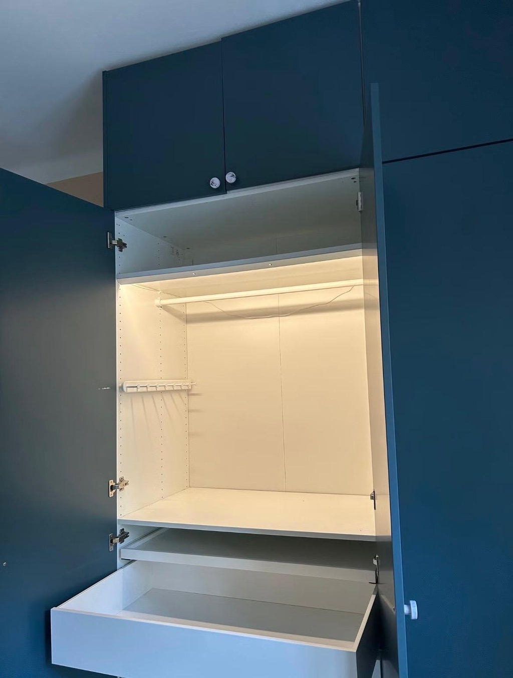 IKEA PAX Vaatekaappi & A.S. Helsingön Ovet