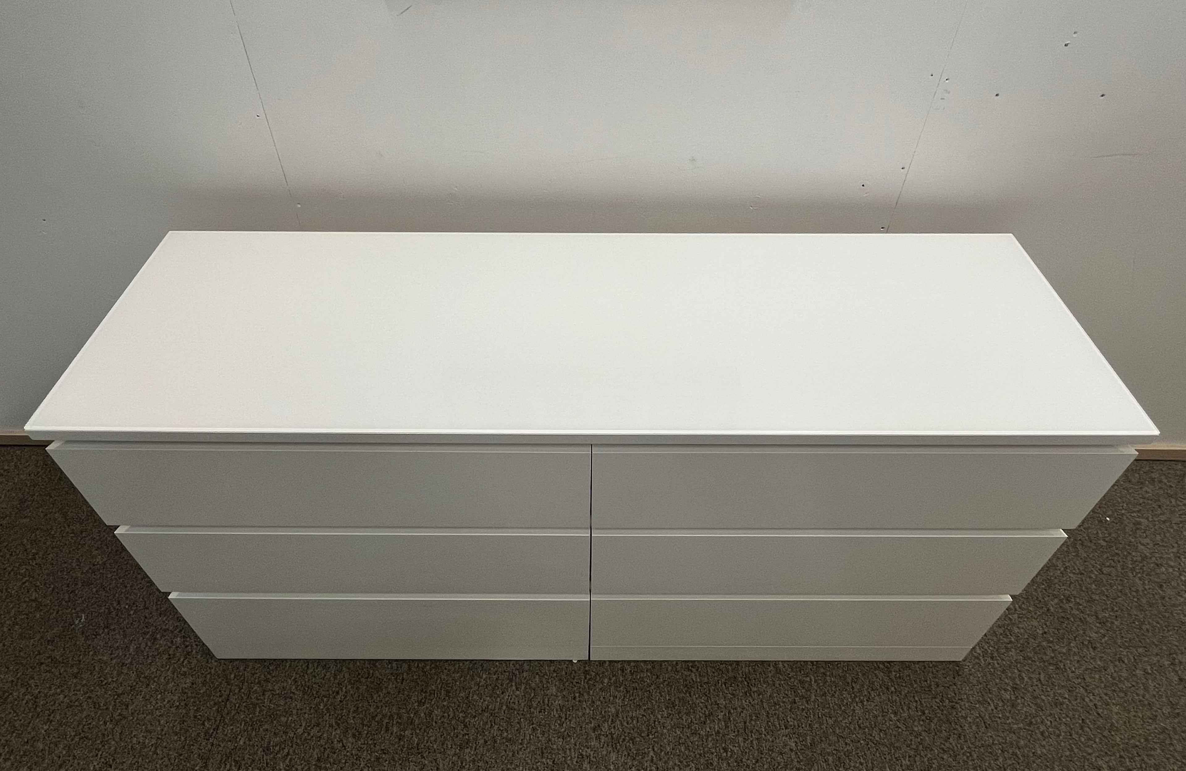 IKEA MALM Lipasto Lasileveyllä