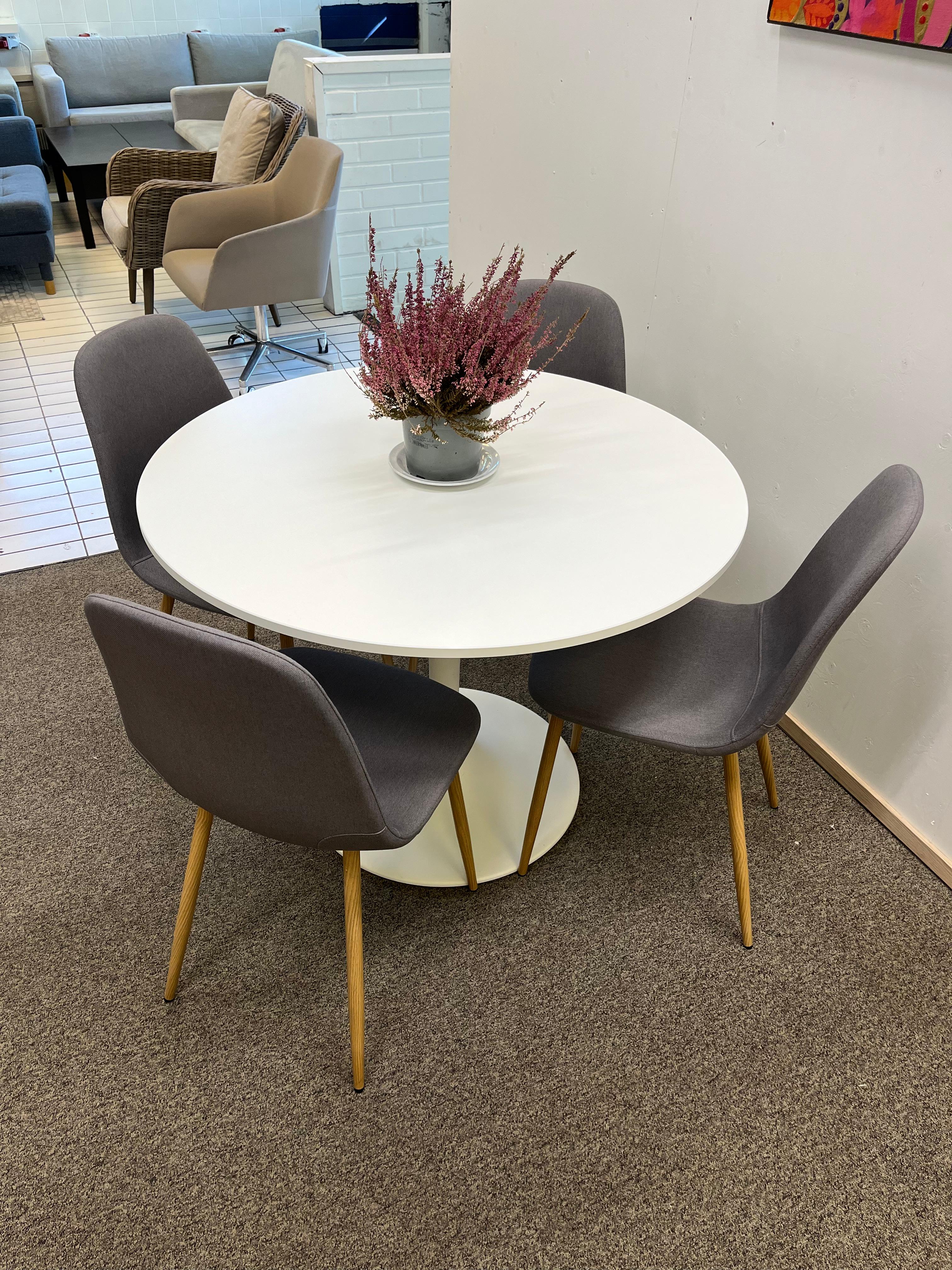 IKEA DOCKSTA Pöytä & JYSK Tuolit