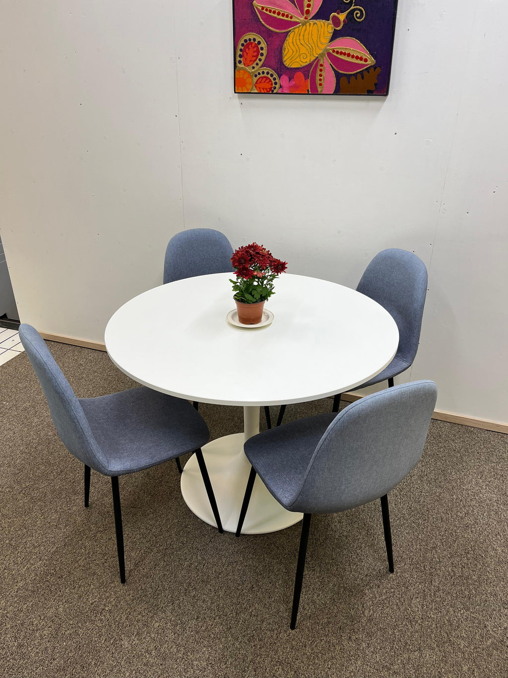 IKEA DOCKSTA Pöytä & JYSK Tuolit