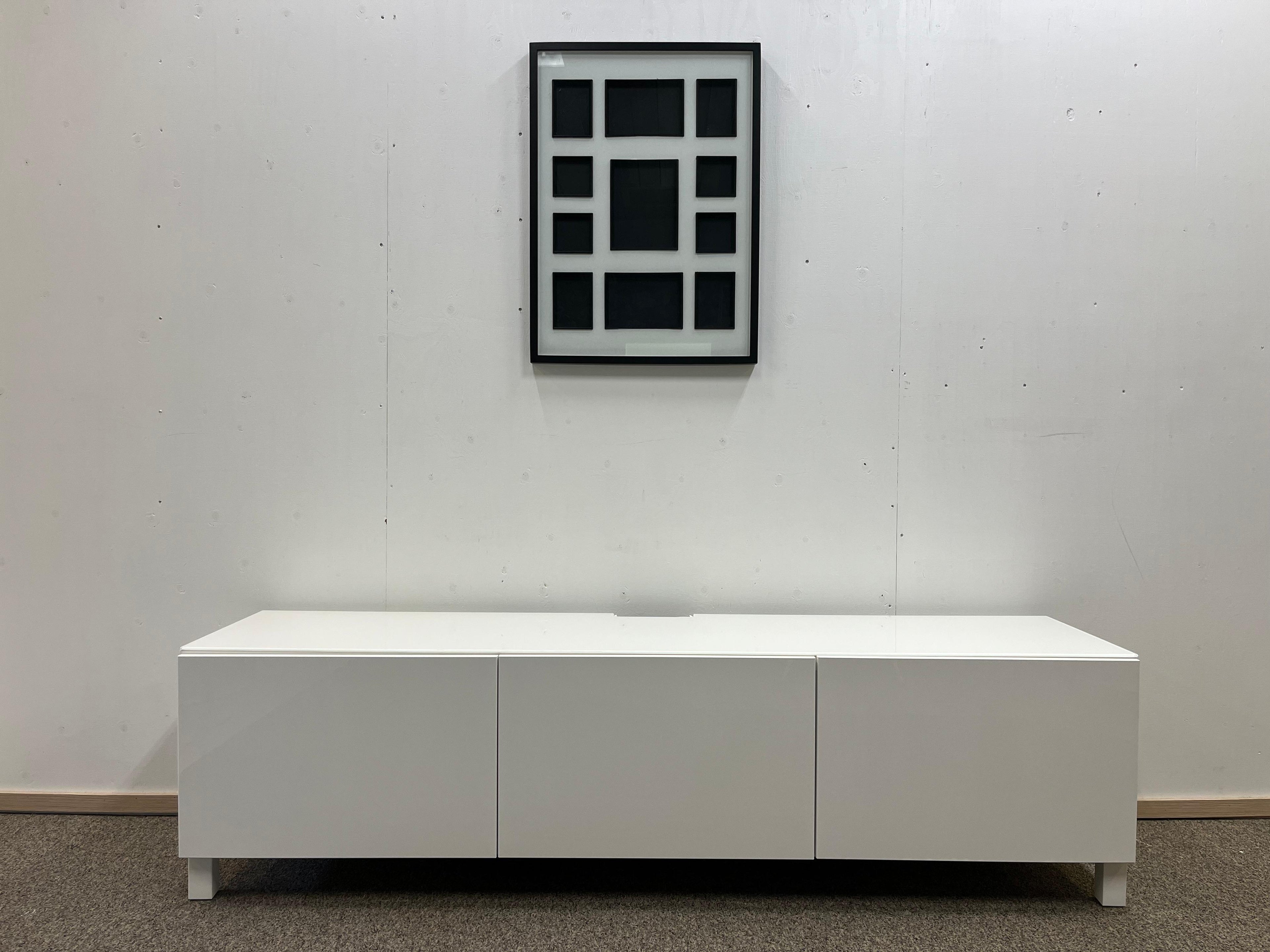 IKEA BESTÅ TV-taso, läsilevyillä