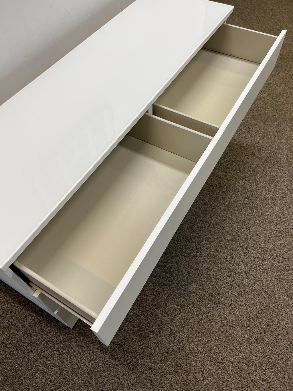 IKEA MALM Lipasto Lasileveyllä