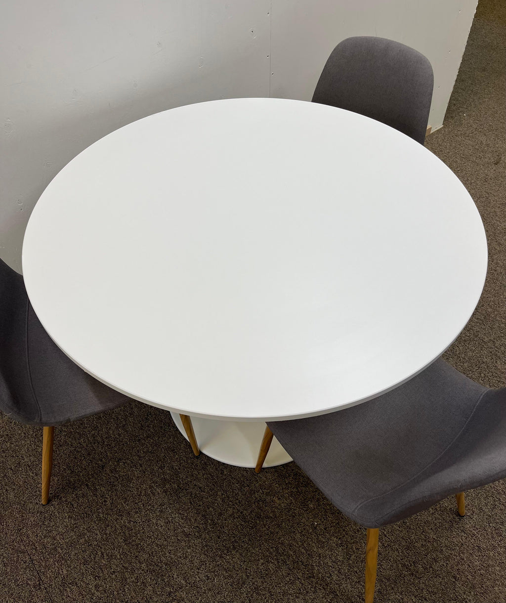 IKEA DOCKSTA Pöytä & JYSK Tuolit
