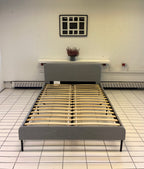IKEA SLATTUM Verhoiltu sängynrunko, Vissle tummansininen & VESTERÖY Pussijousitettu patja, kiinteä/vaaleansininen, 140x200 cm