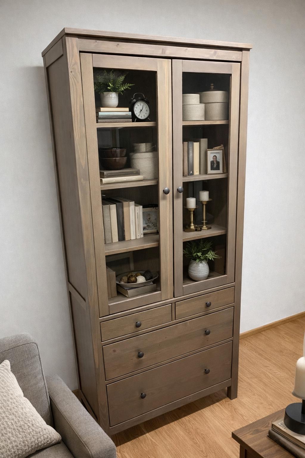 IKEA HEMNES Vitriinikaappi