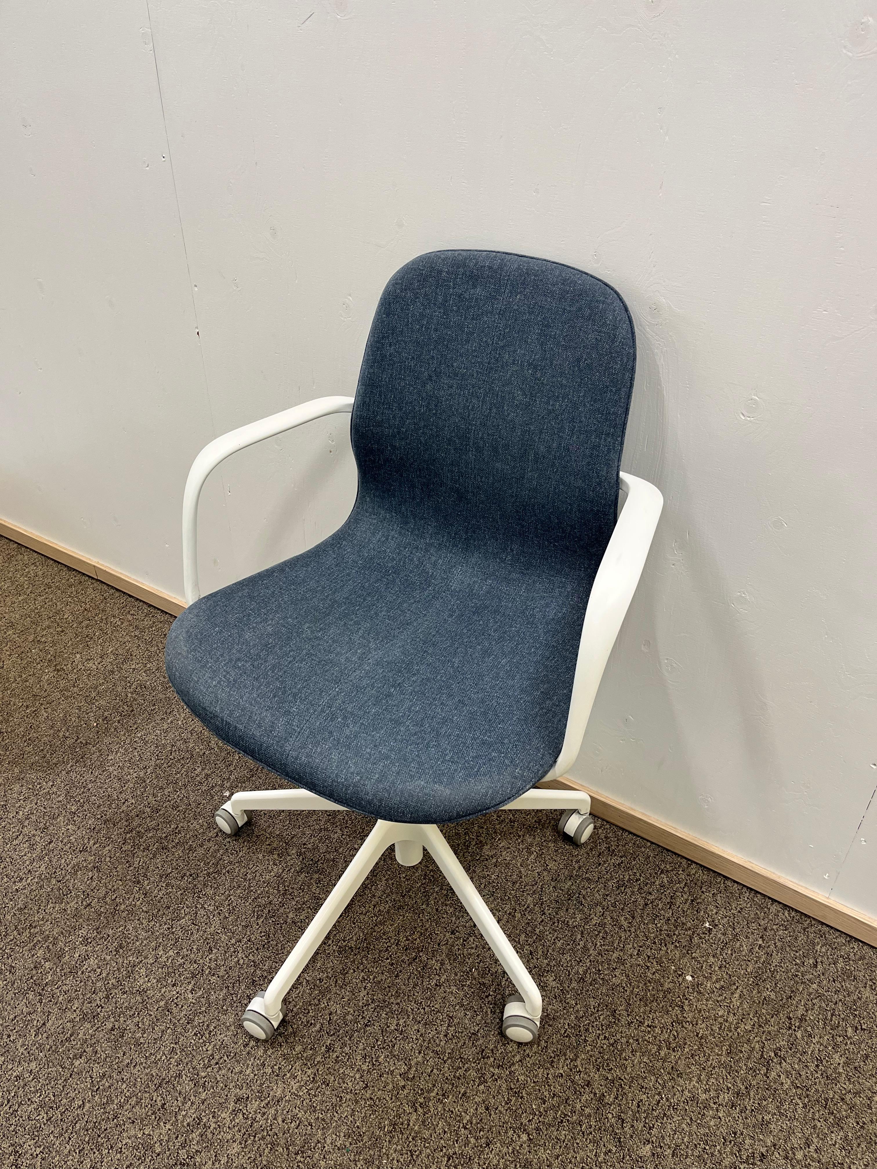 IKEA LÅNGFJÄLL Kokoustuoli käsinojilla