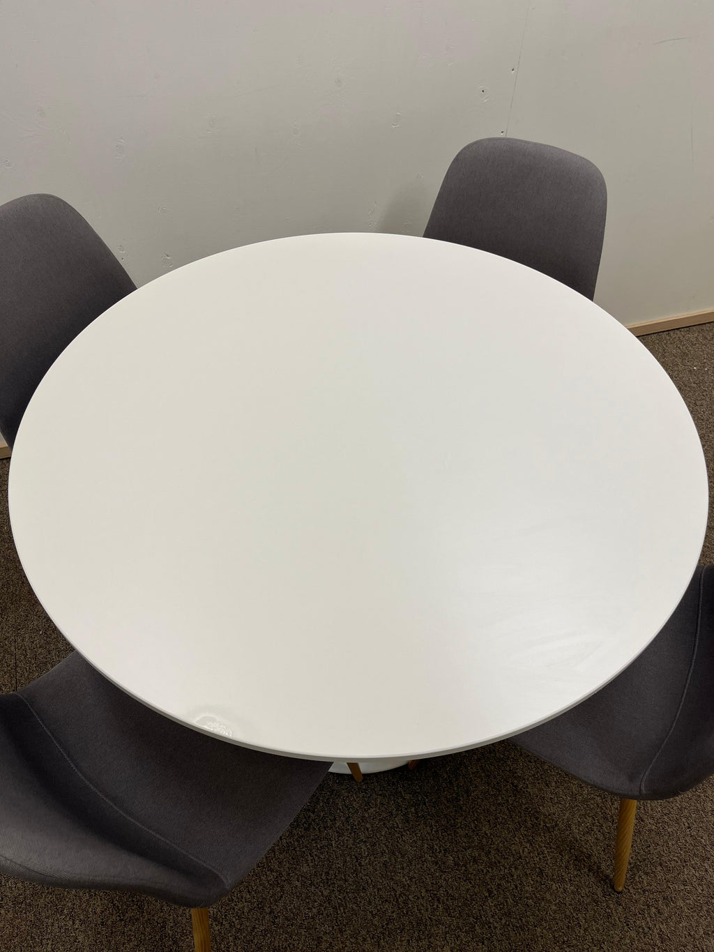 IKEA DOCKSTA Pöytä & JYSK Tuolit
