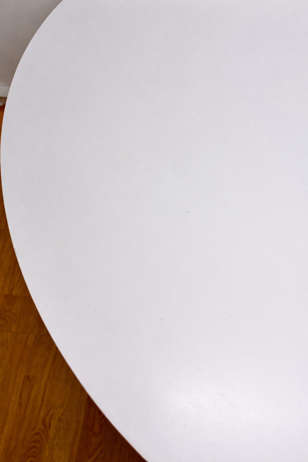 Valkoinen Pyöreä Ruokapöytä