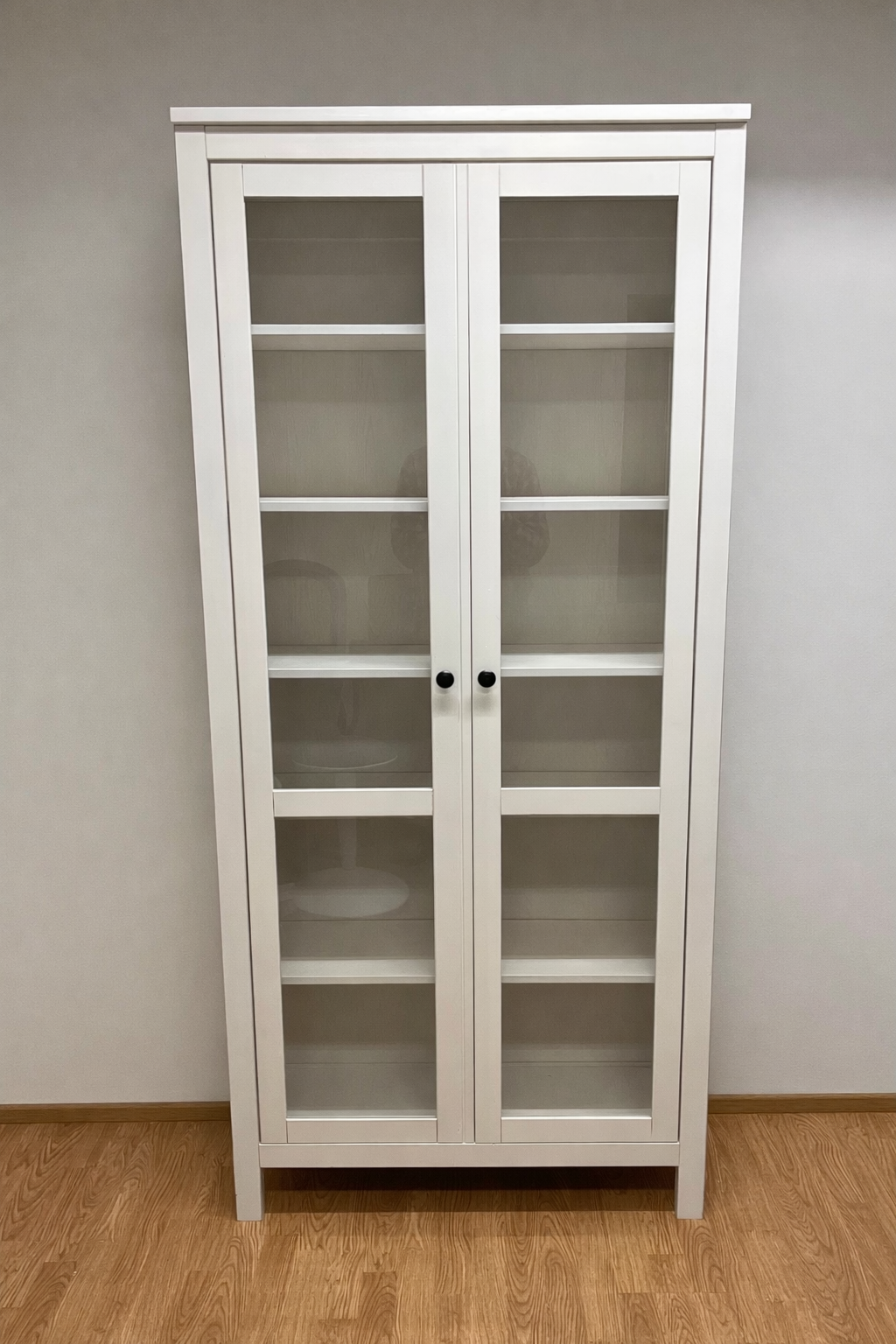 IKEA HEMNES Vitriinikaappi / Astiakaappi