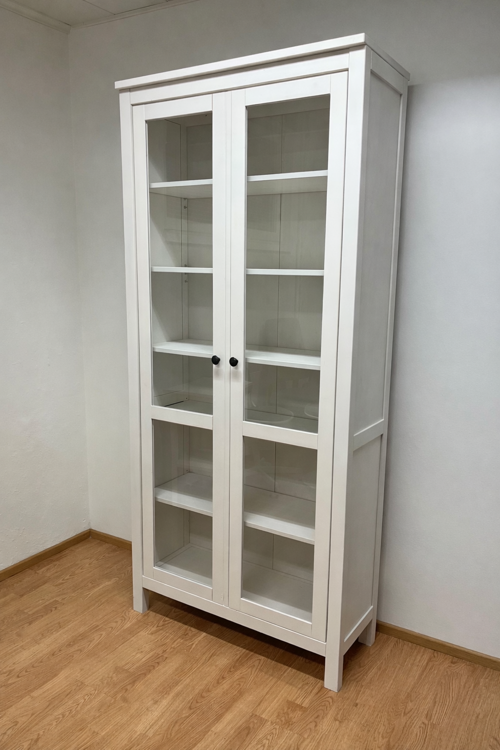 IKEA HEMNES Vitriinikaappi / Astiakaappi