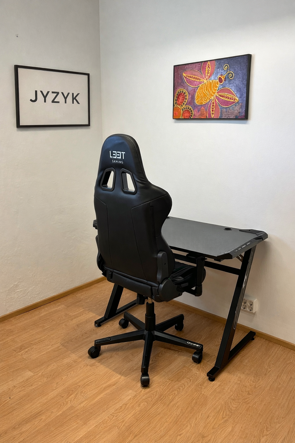 L33T Pelituoli ja JYSK Pelipöytä