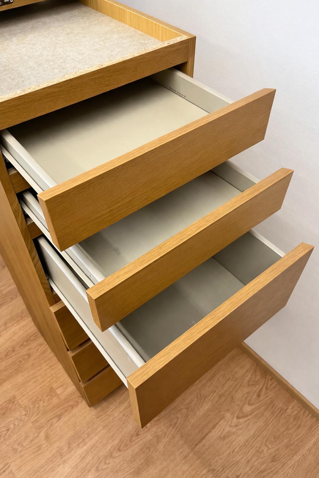 IKEA MALM Lipasto Peilillä