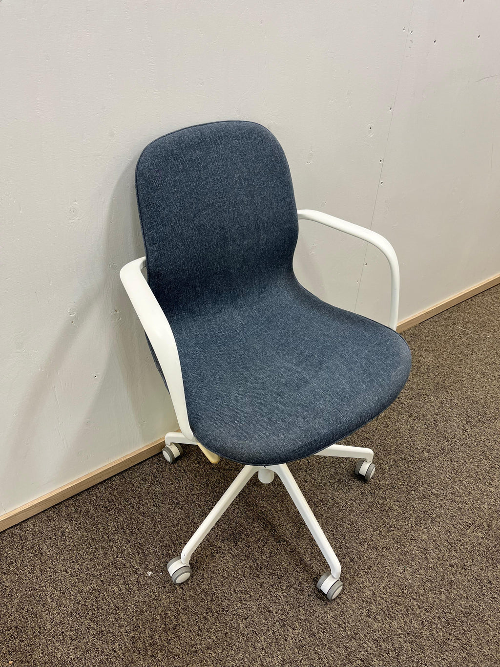 IKEA LÅNGFJÄLL Kokoustuoli käsinojilla