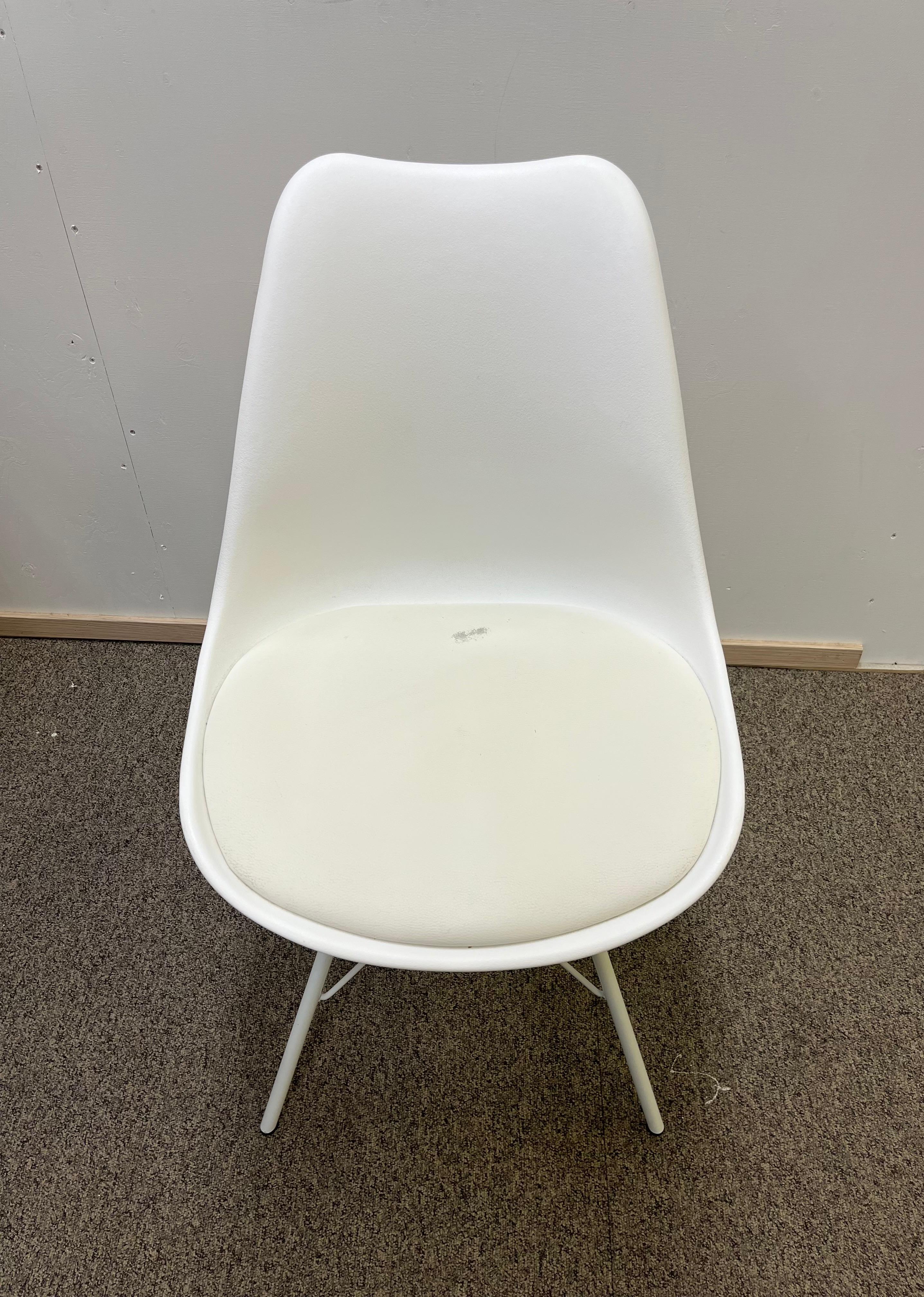 JYSK JEGIND Ruokapöytä & JYSK Tuolit