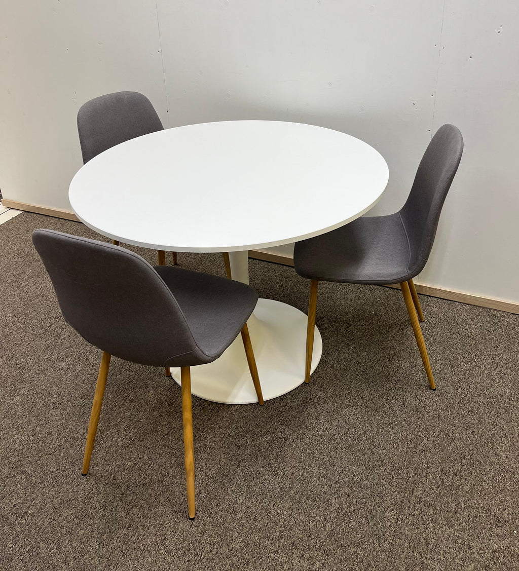 IKEA DOCKSTA Pöytä & JYSK Tuolit