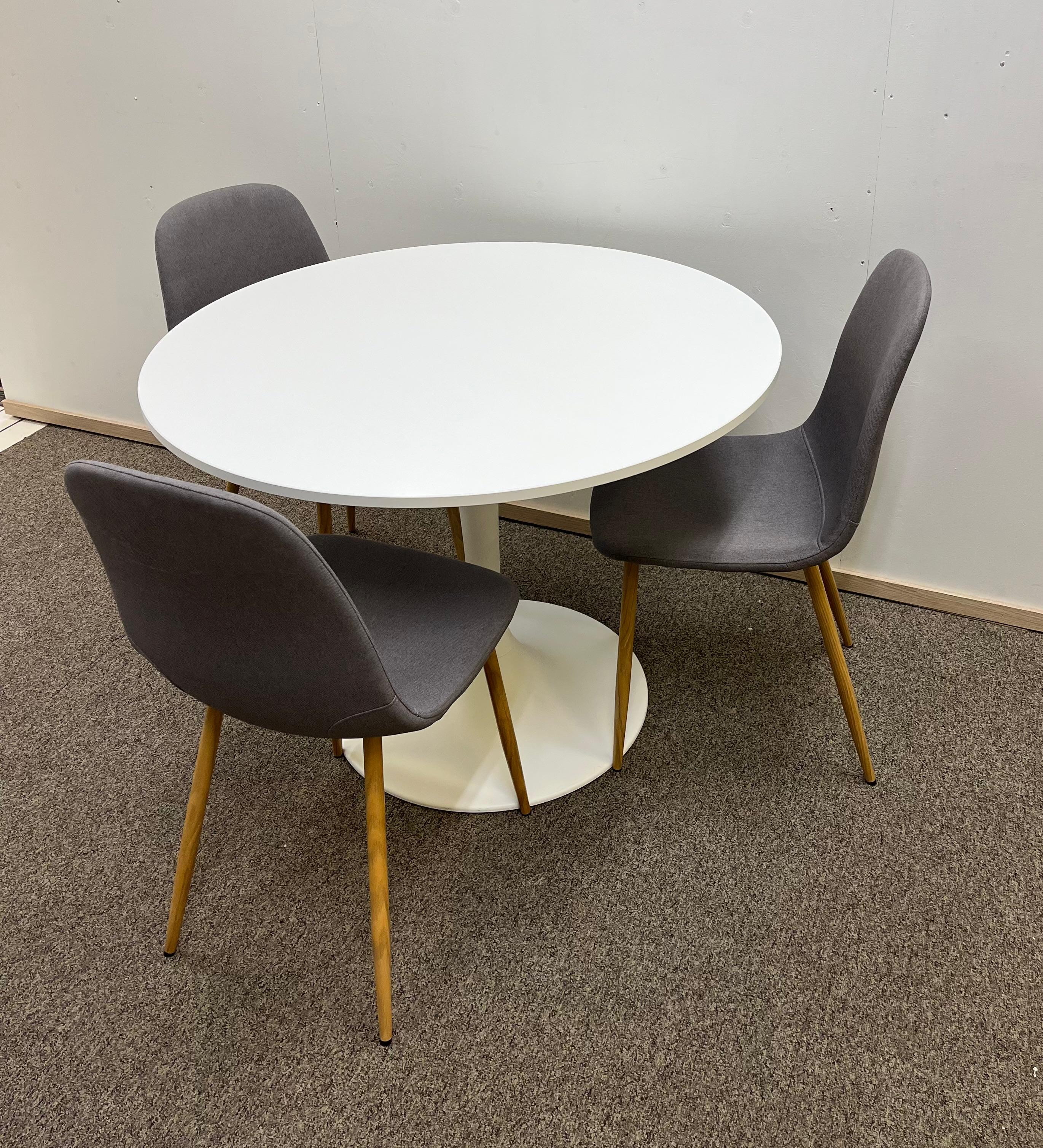 IKEA DOCKSTA Pöytä & JYSK Tuolit