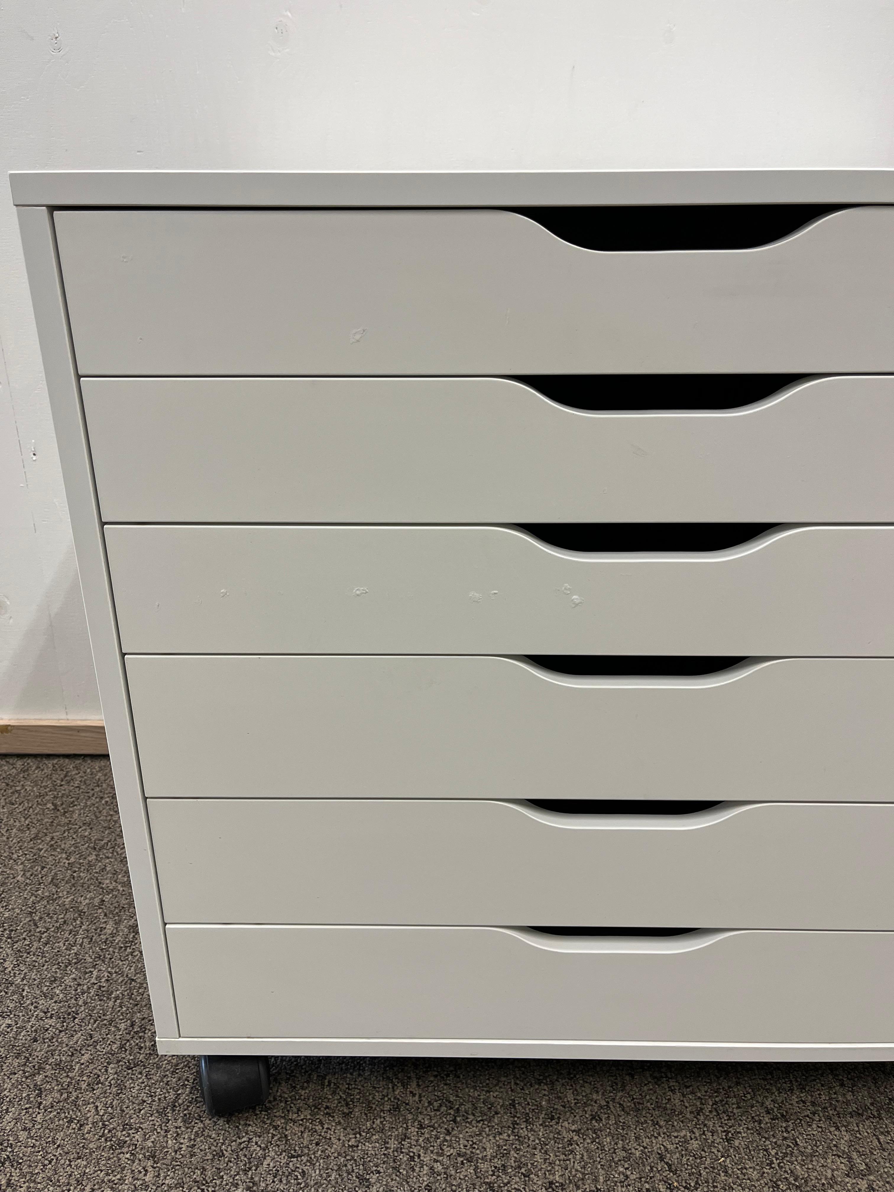 IKEA ALEX Laatikosto + pyörät, valkoinen