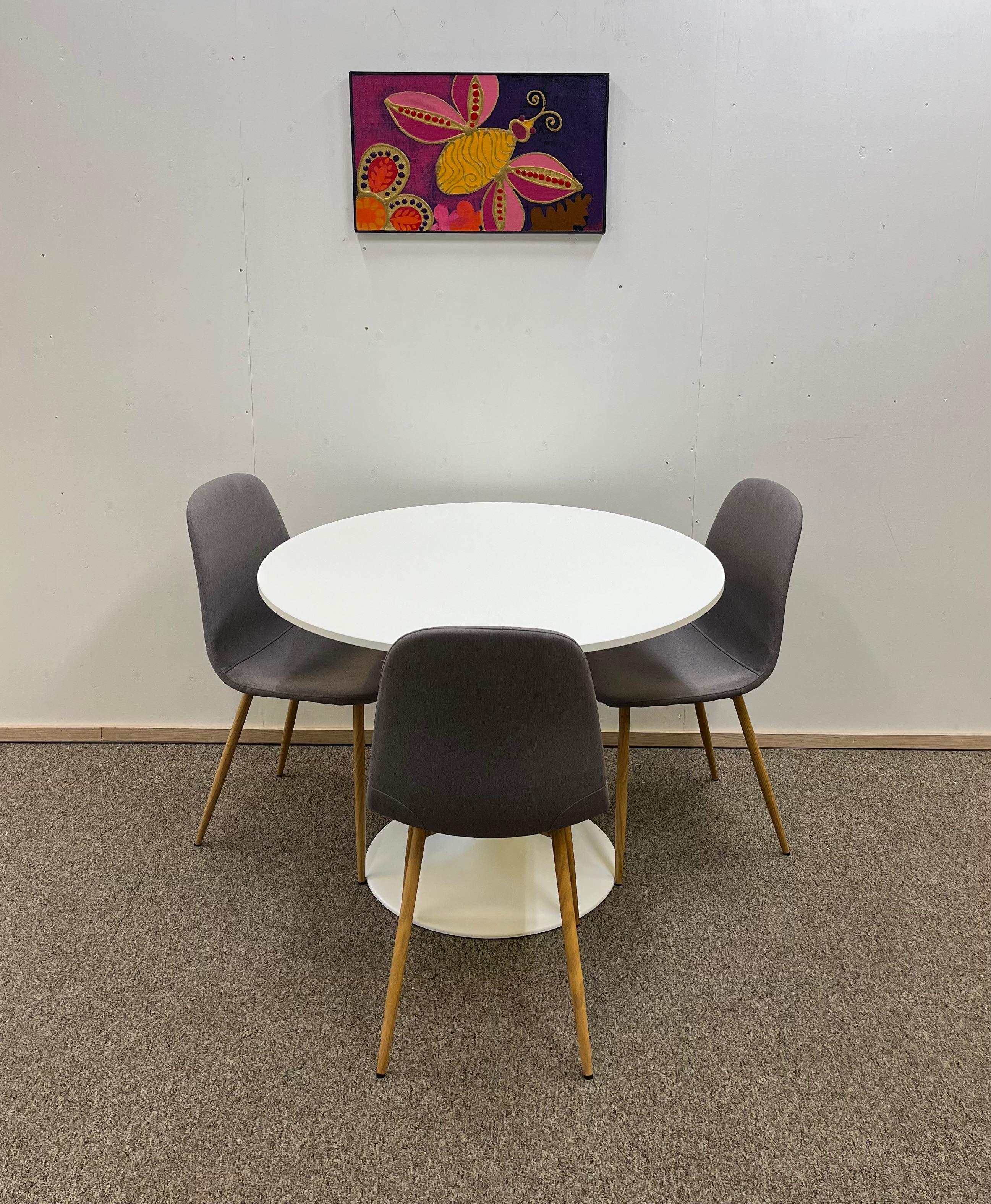 IKEA DOCKSTA Pöytä & JYSK Tuolit