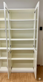 ISKU Säilytyskokonaisuus + vitriiniovet