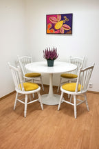 Valkoinen Pyöreä Ruokapöytä ja 4 kpl tuolit