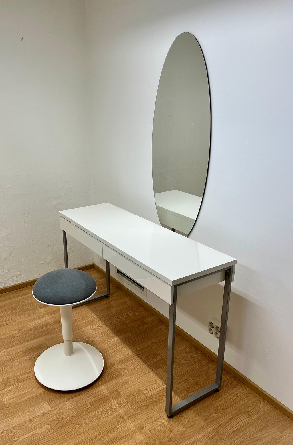 Meikki pöytä + peili + jakkara