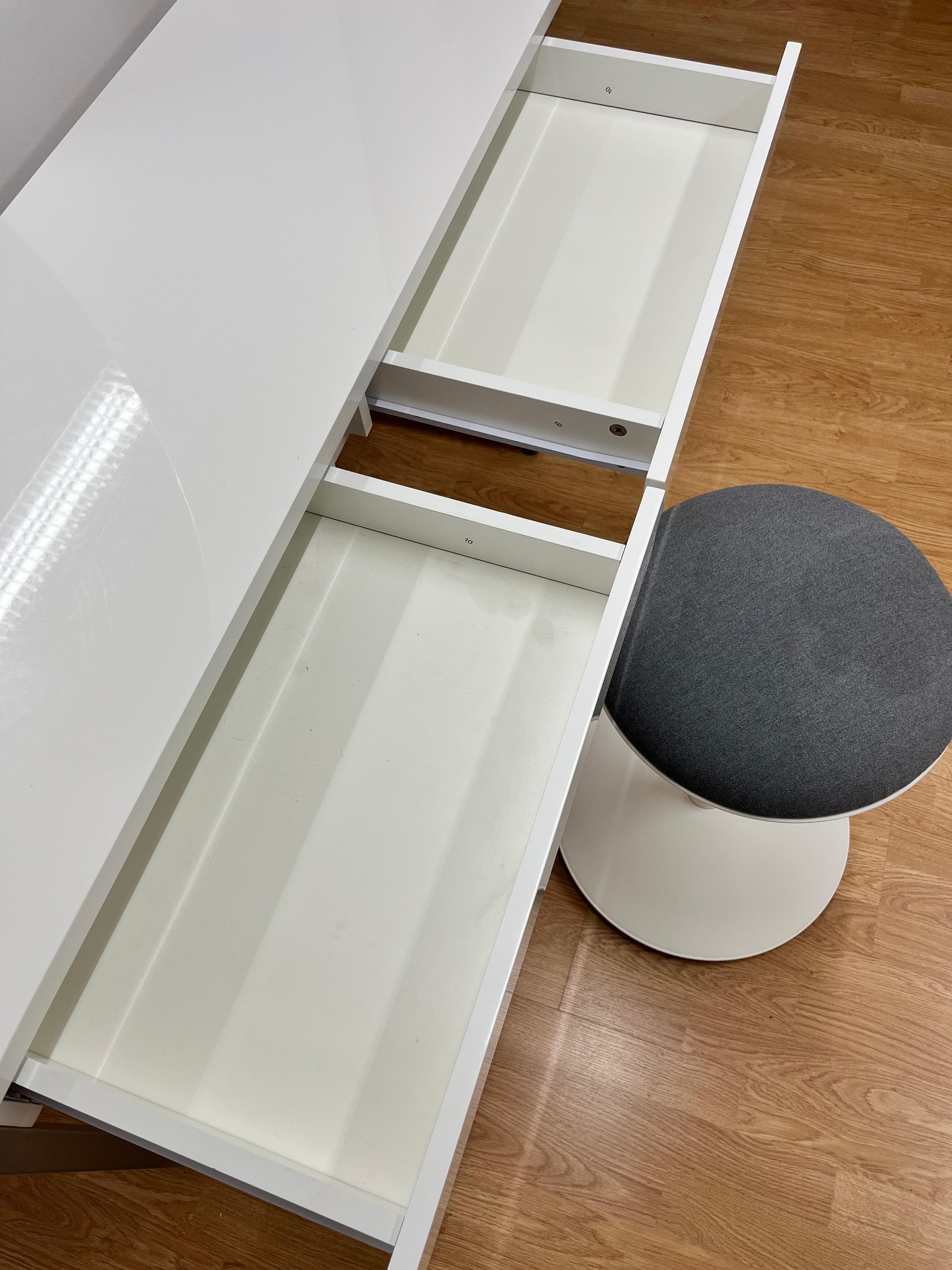 Meikki pöytä + peili + jakkara