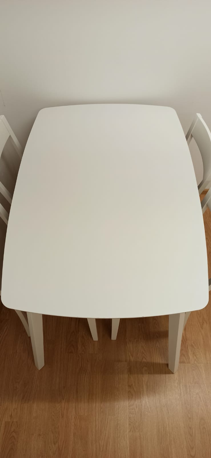 Ruokailuryhmä neljälle