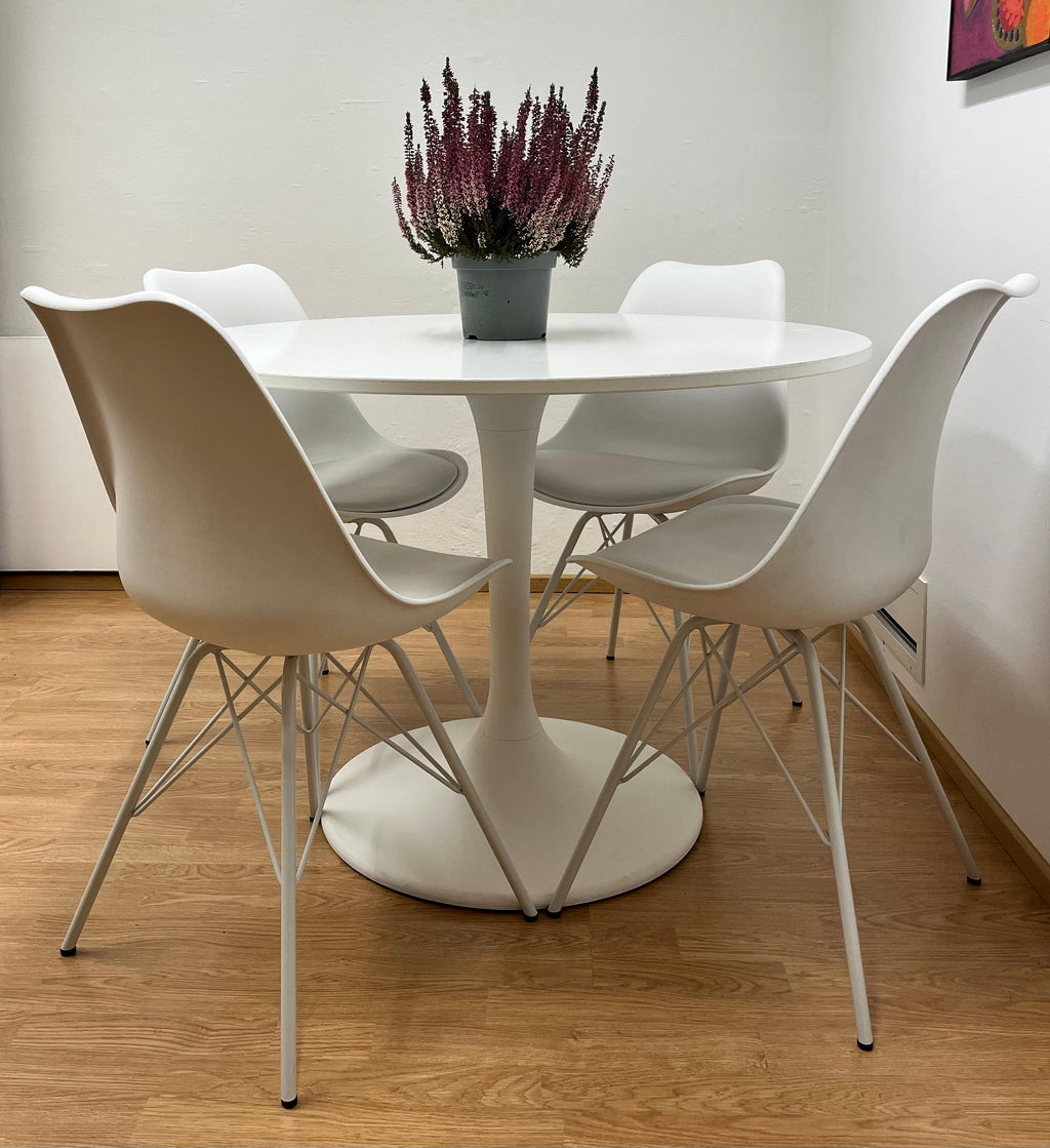 IKEA DOCKSTA Pöytä, valkoinen ja 4 tuoleja