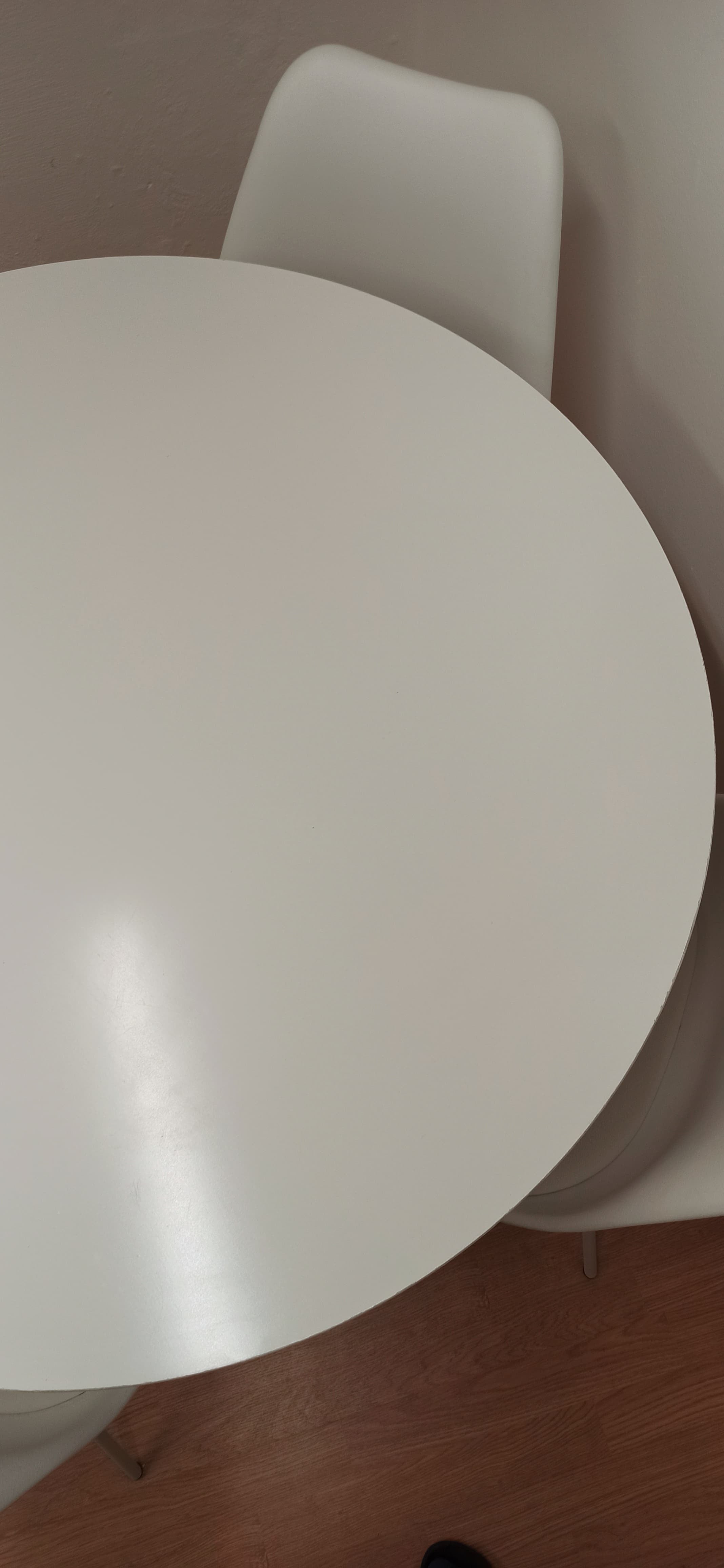 IKEA DOCKSTA Pöytä, valkoinen ja 4 tuoleja