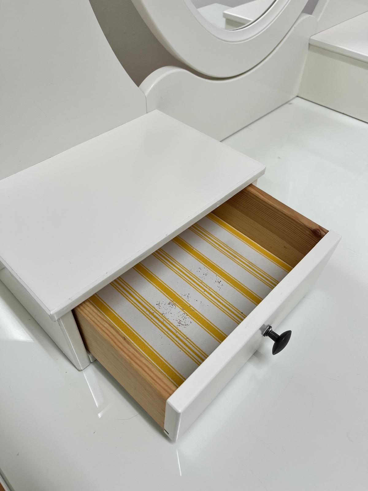 IKEA HEMNES Kampauspöytä ja peili