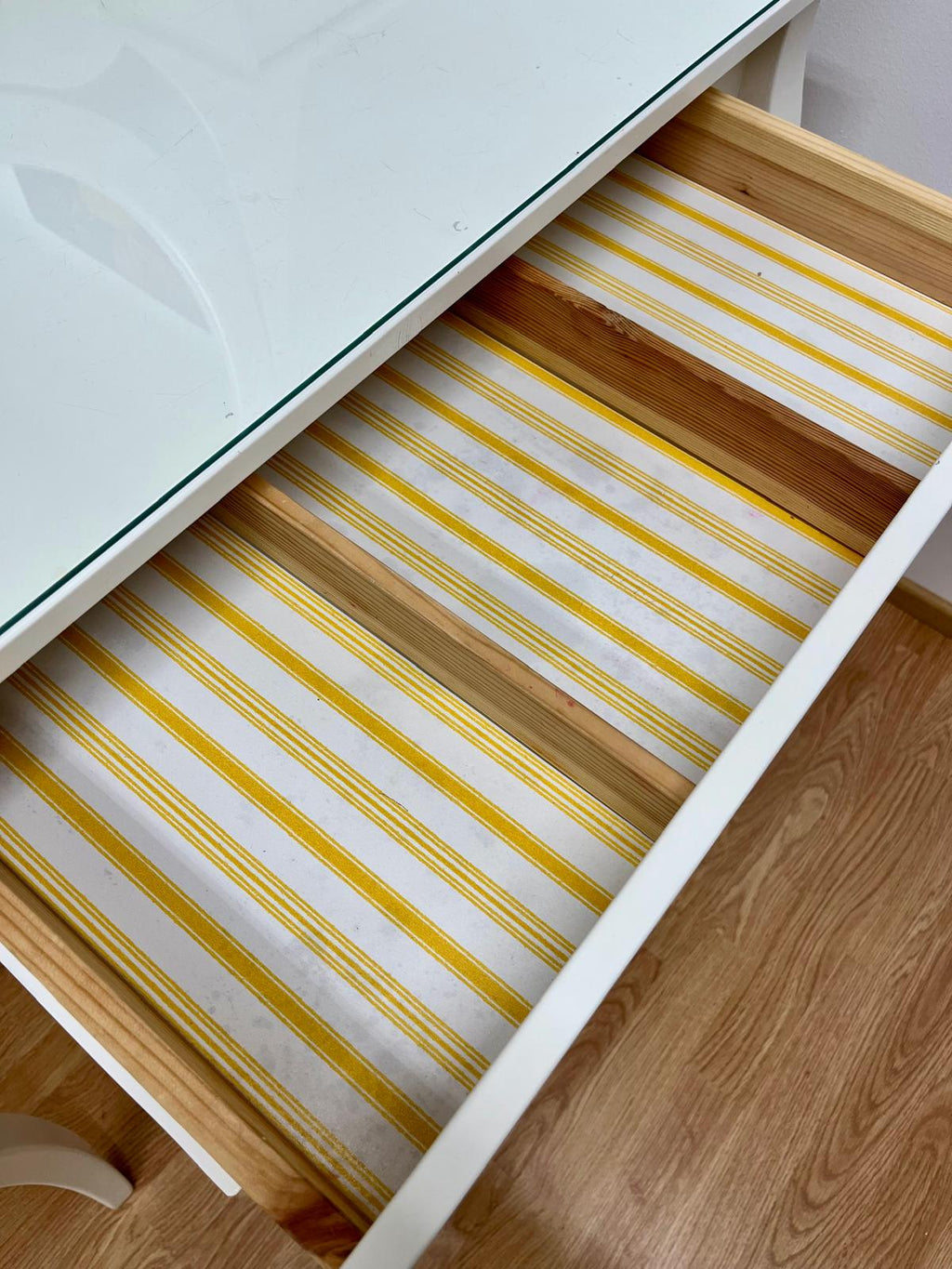 IKEA HEMNES Kampauspöytä ja peili