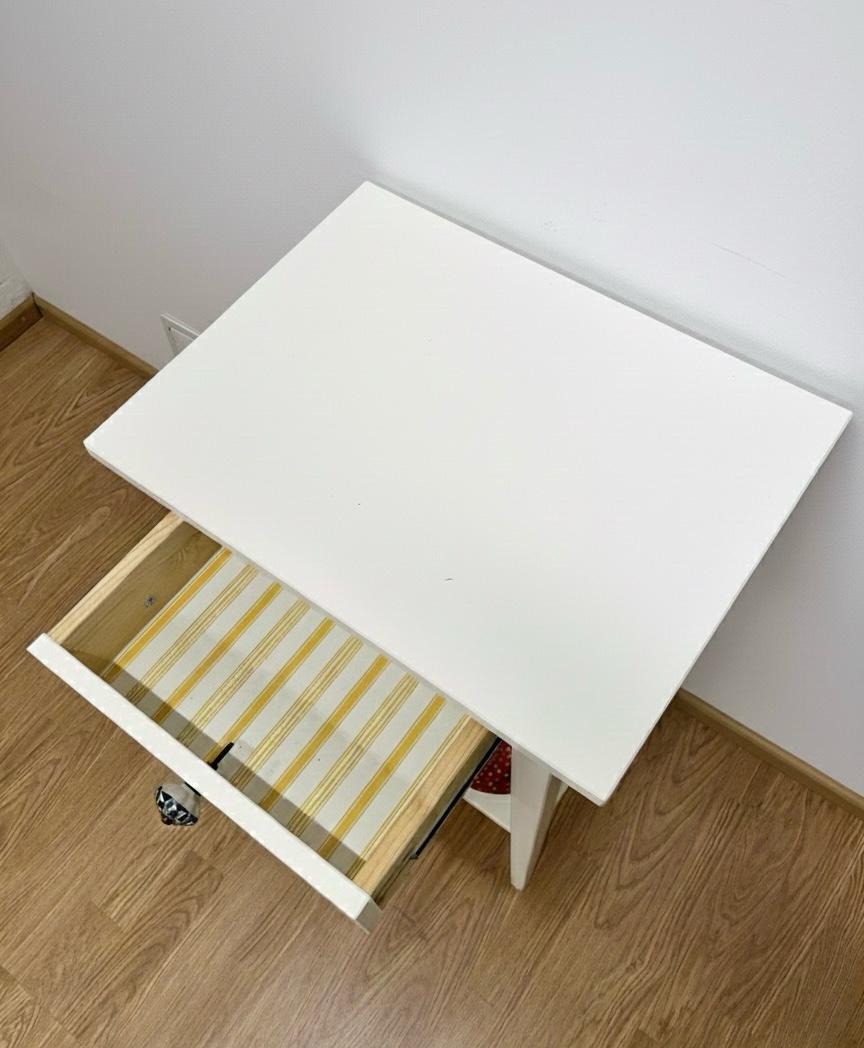 IKEA HEMNES Sivupöytä