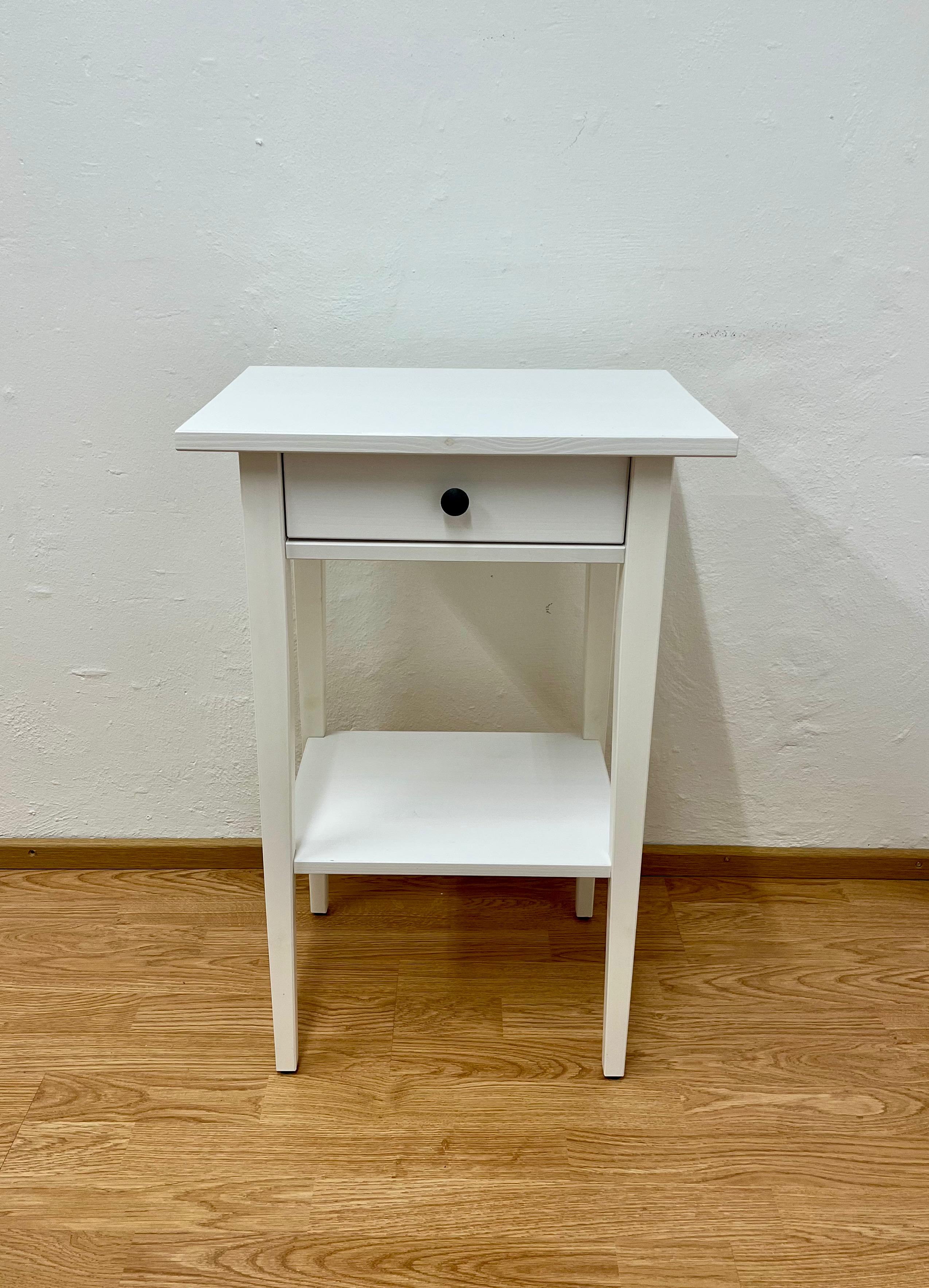 IKEA HEMNES Sivupöytä