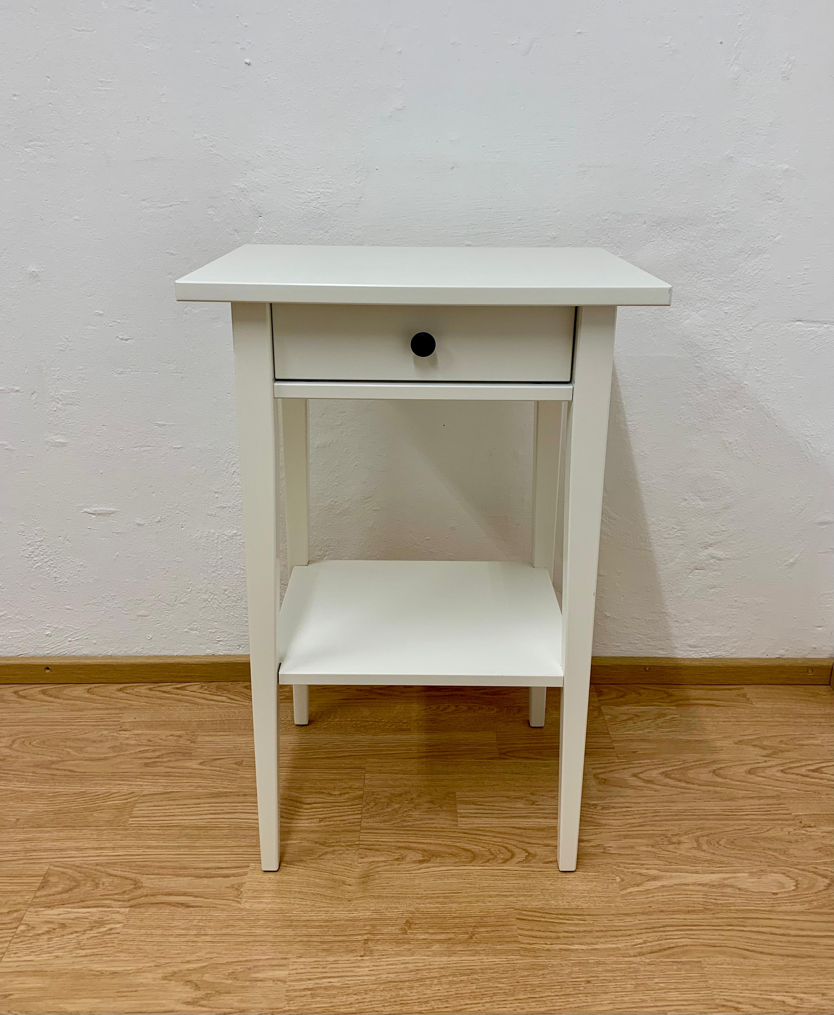 IKEA HEMNES Sivupöytä