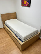 IKEA MALM Sängynrunko, jossa 2 laatik & WELLPUR GOLD F110 Vaahtomuovipatja