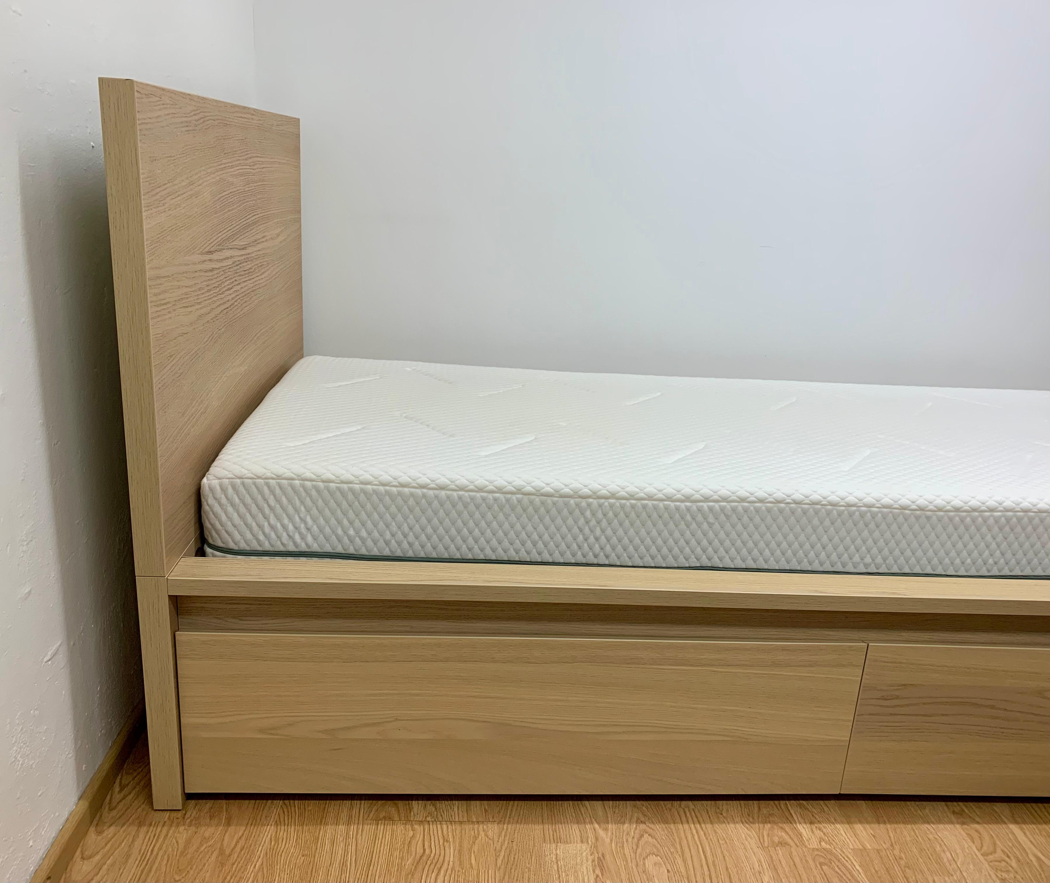 IKEA MALM Sängynrunko, jossa 2 laatik & WELLPUR GOLD F110 Vaahtomuovipatja