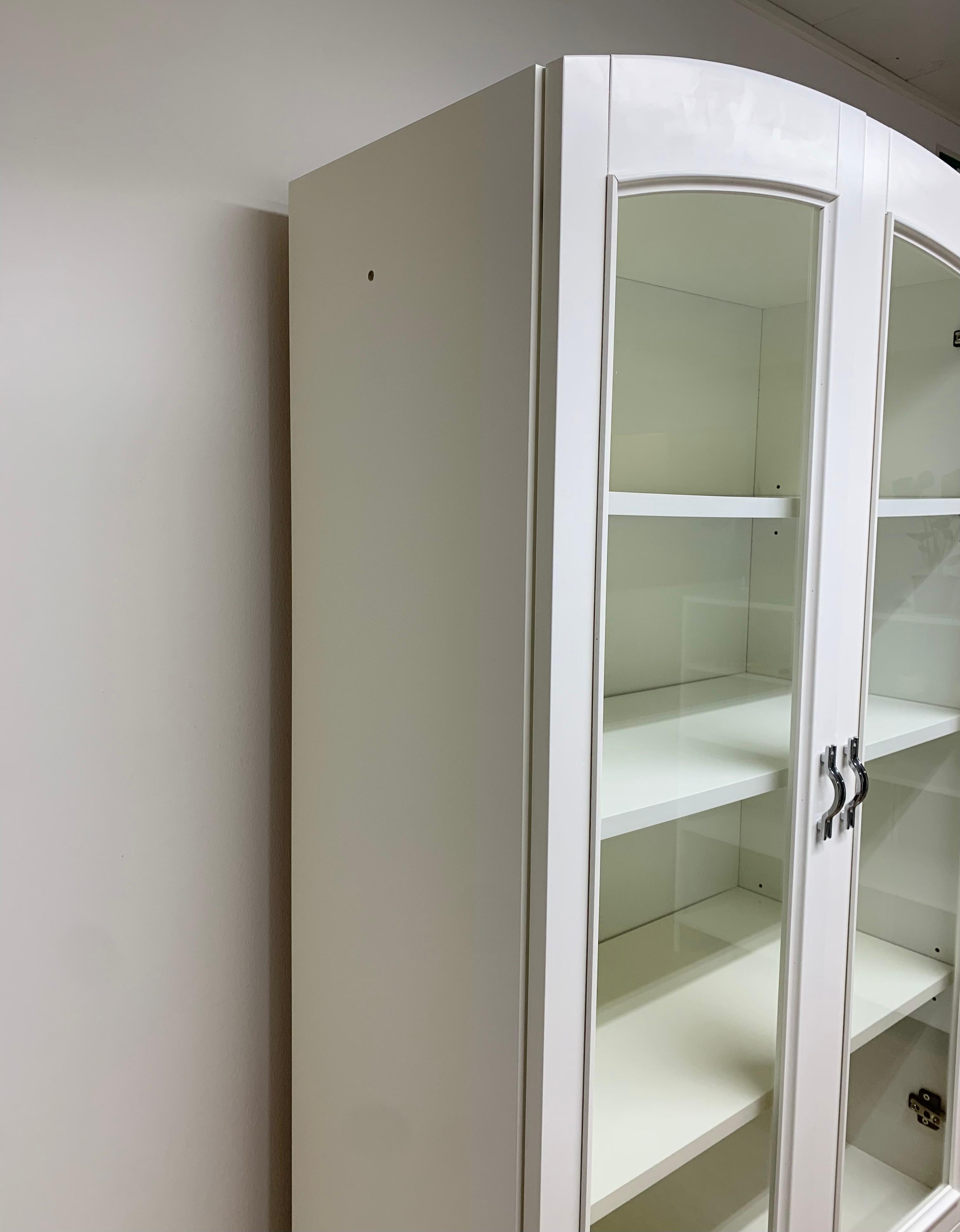 ISKU Säilytyskokonaisuus + vitriiniovet