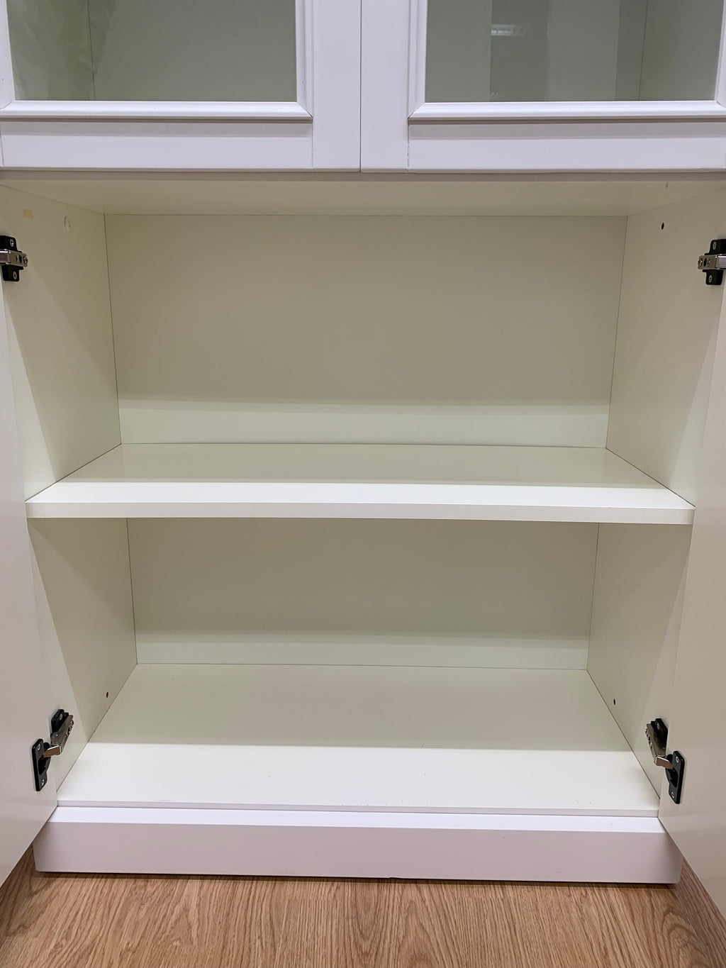 ISKU Säilytyskokonaisuus + vitriiniovet