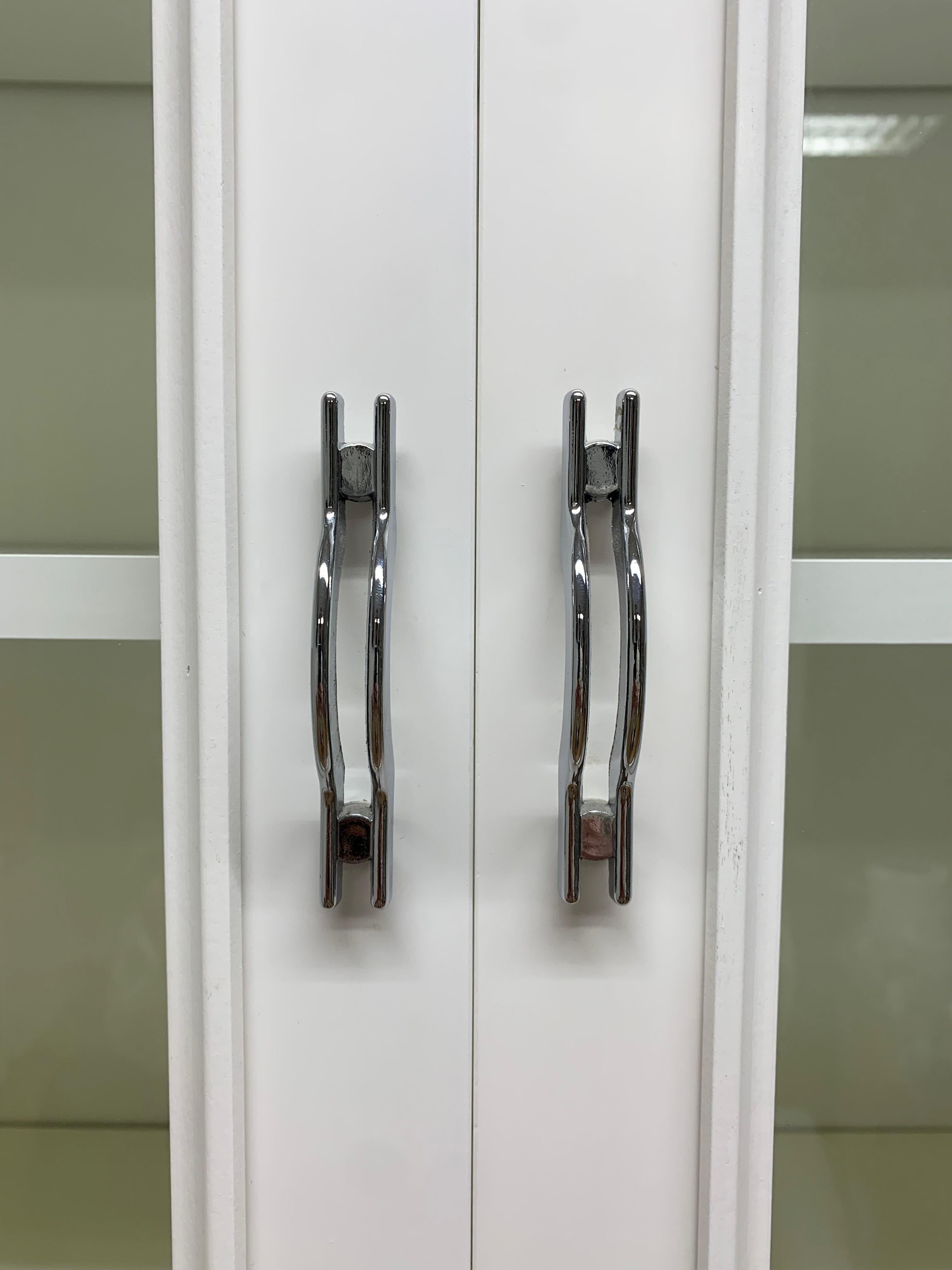 ISKU Säilytyskokonaisuus + vitriiniovet