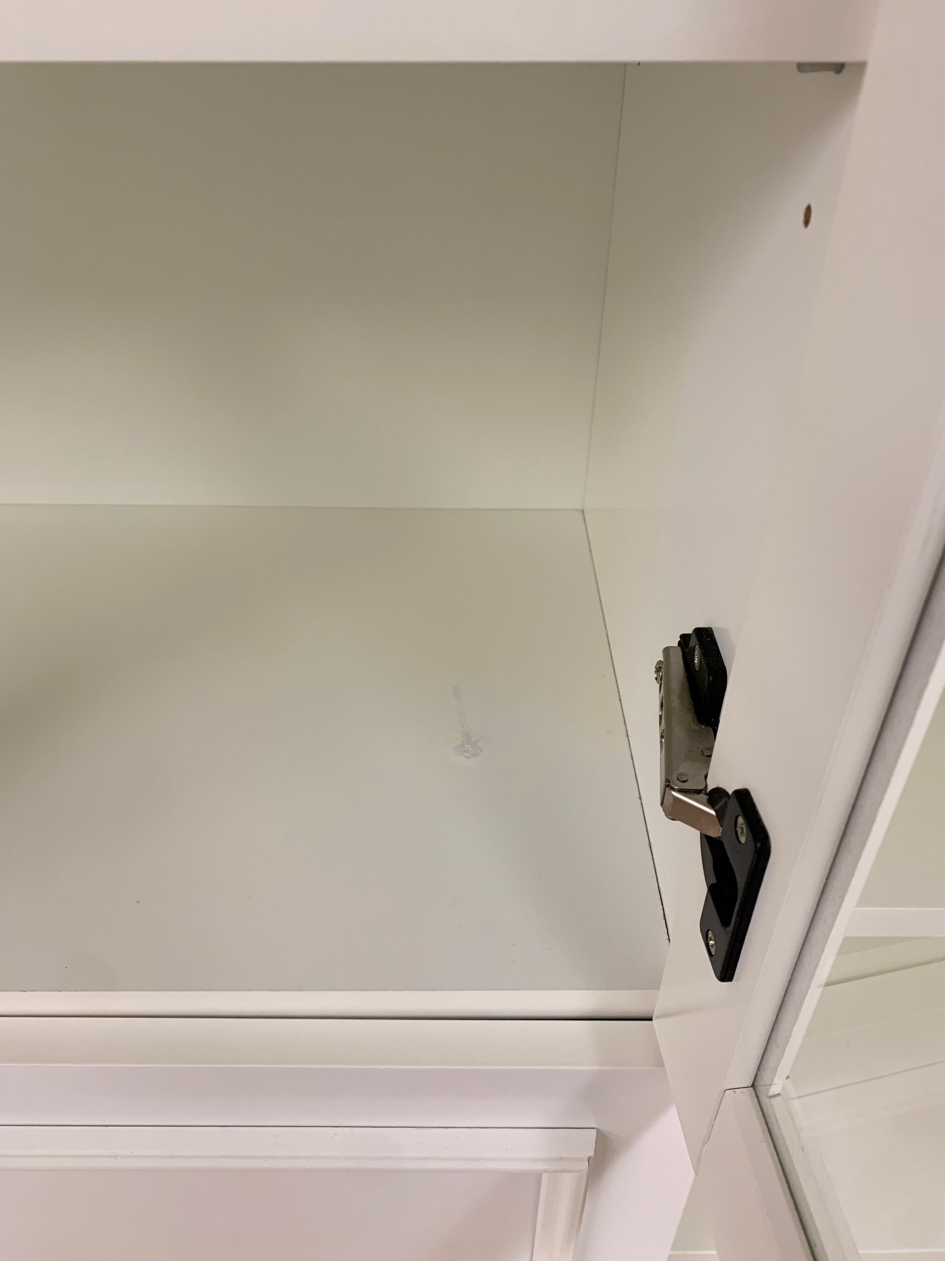 ISKU Säilytyskokonaisuus + vitriiniovet