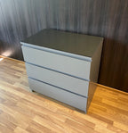 IKEA MALM Lipasto Lasileveyllä, 3 laatikkoa, harmaa