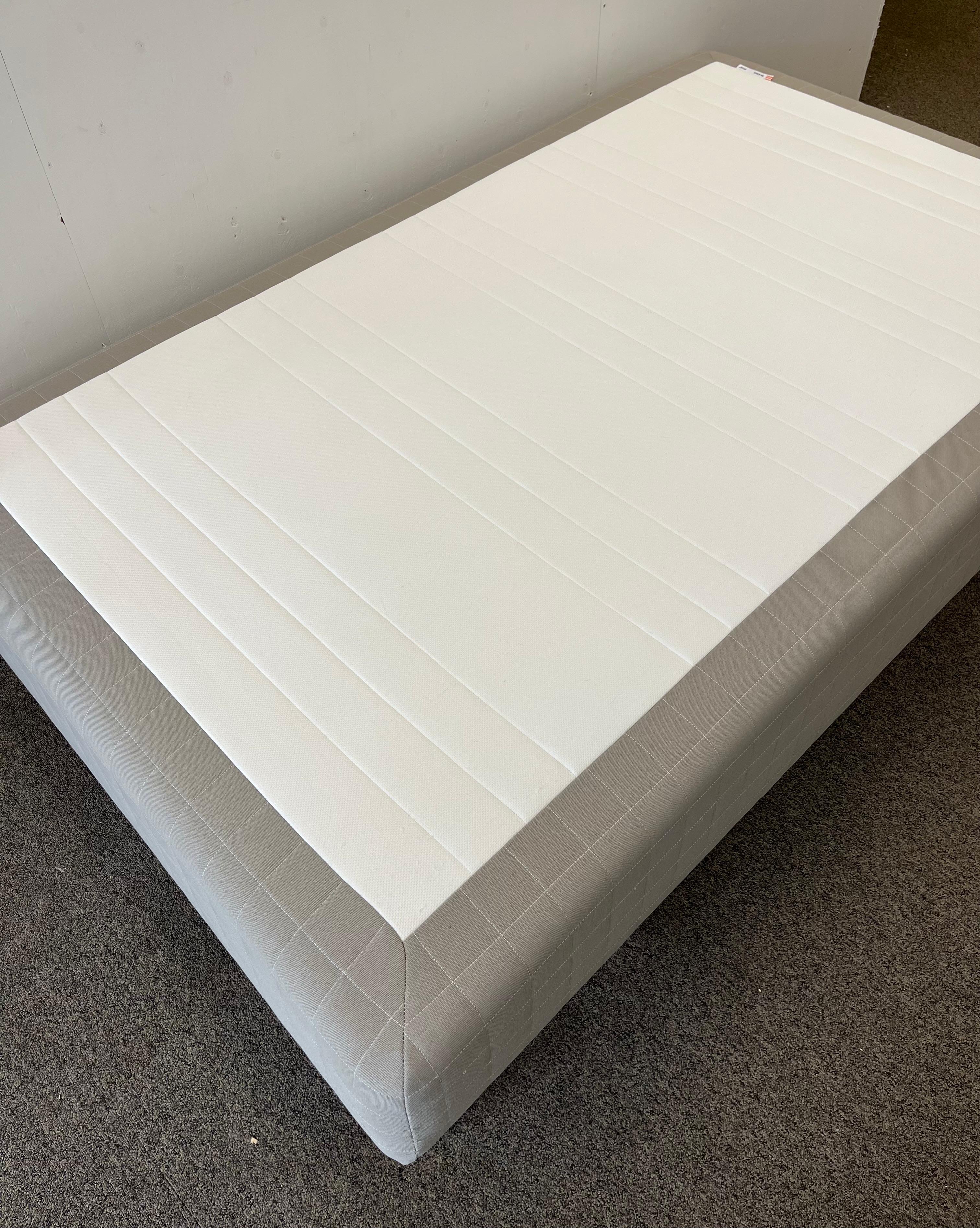 IKEA SKÅRER Runkopatja Sänky & TUSSÖY Pintapatja, 120x200 cm