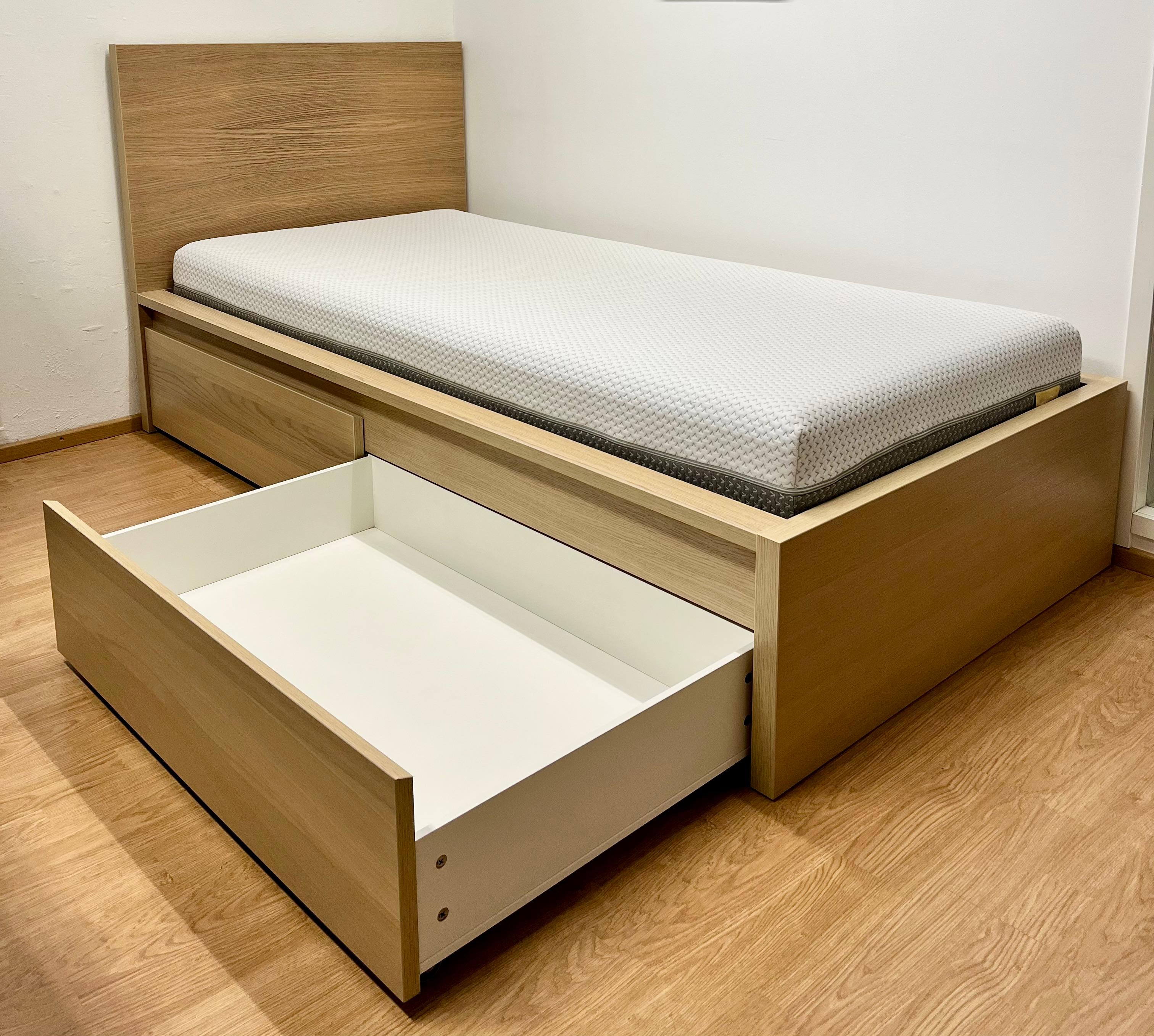 IKEA MALM Sängynrunko & WELLPUR Vaahtomuovipatja