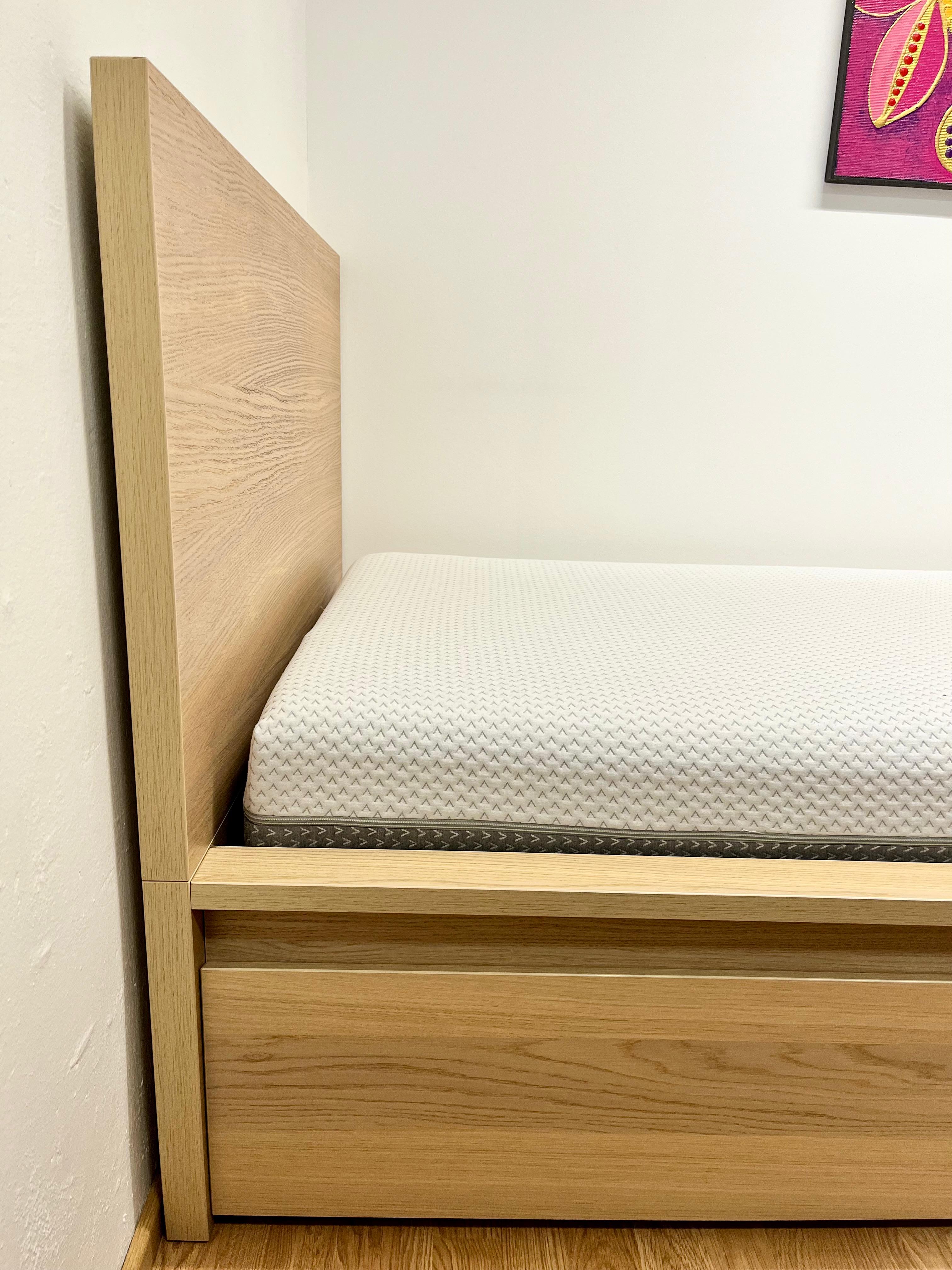 IKEA MALM Sängynrunko & WELLPUR Vaahtomuovipatja