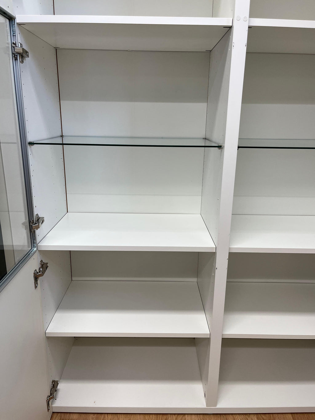 IKEA BESTÅ Vitriinikaappi