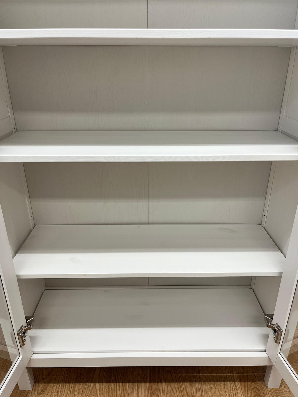 IKEA HEMNES Vitriinikaappi / Astiakaappi