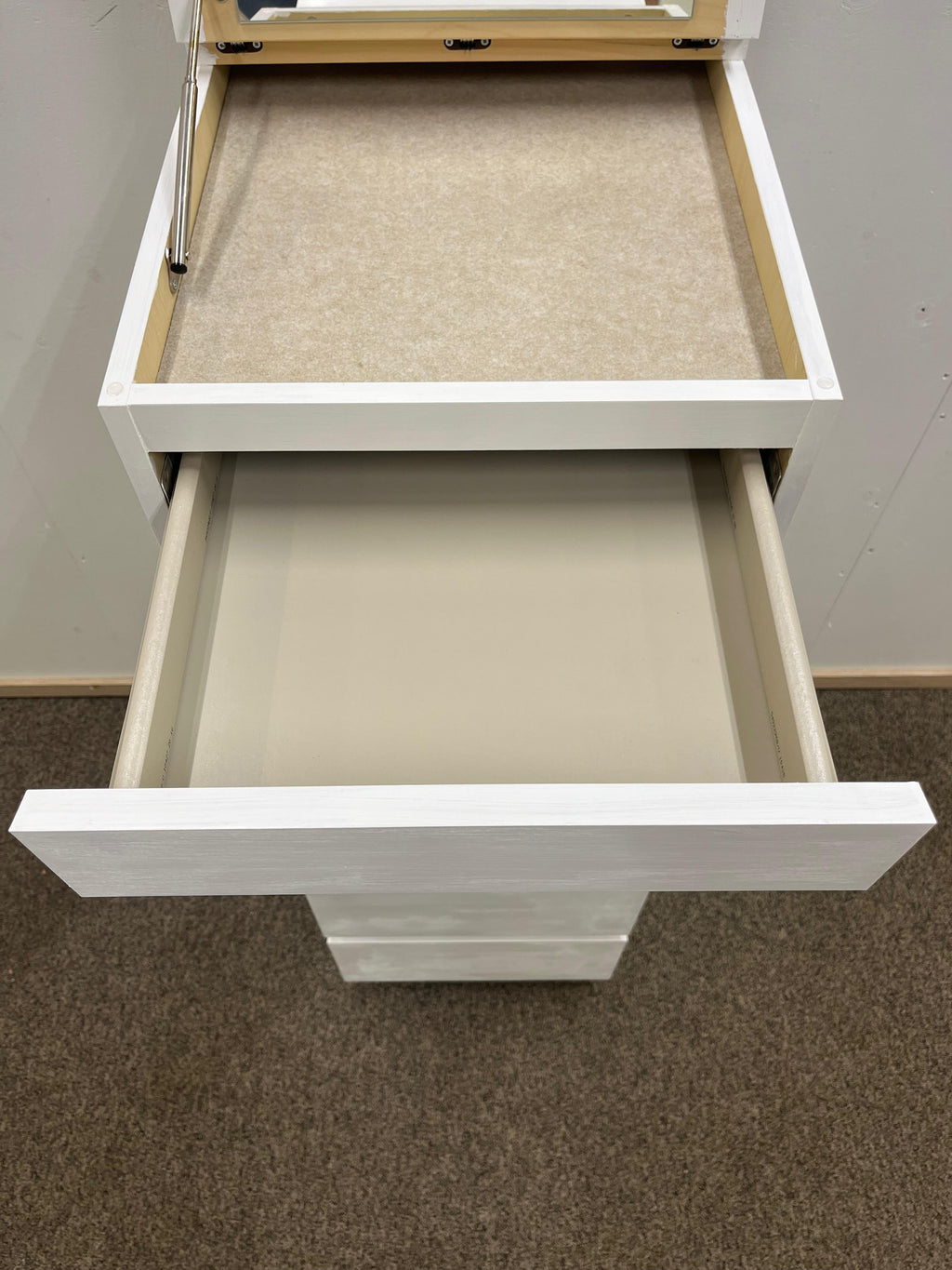 IKEA MALM Lipasto Peilillä