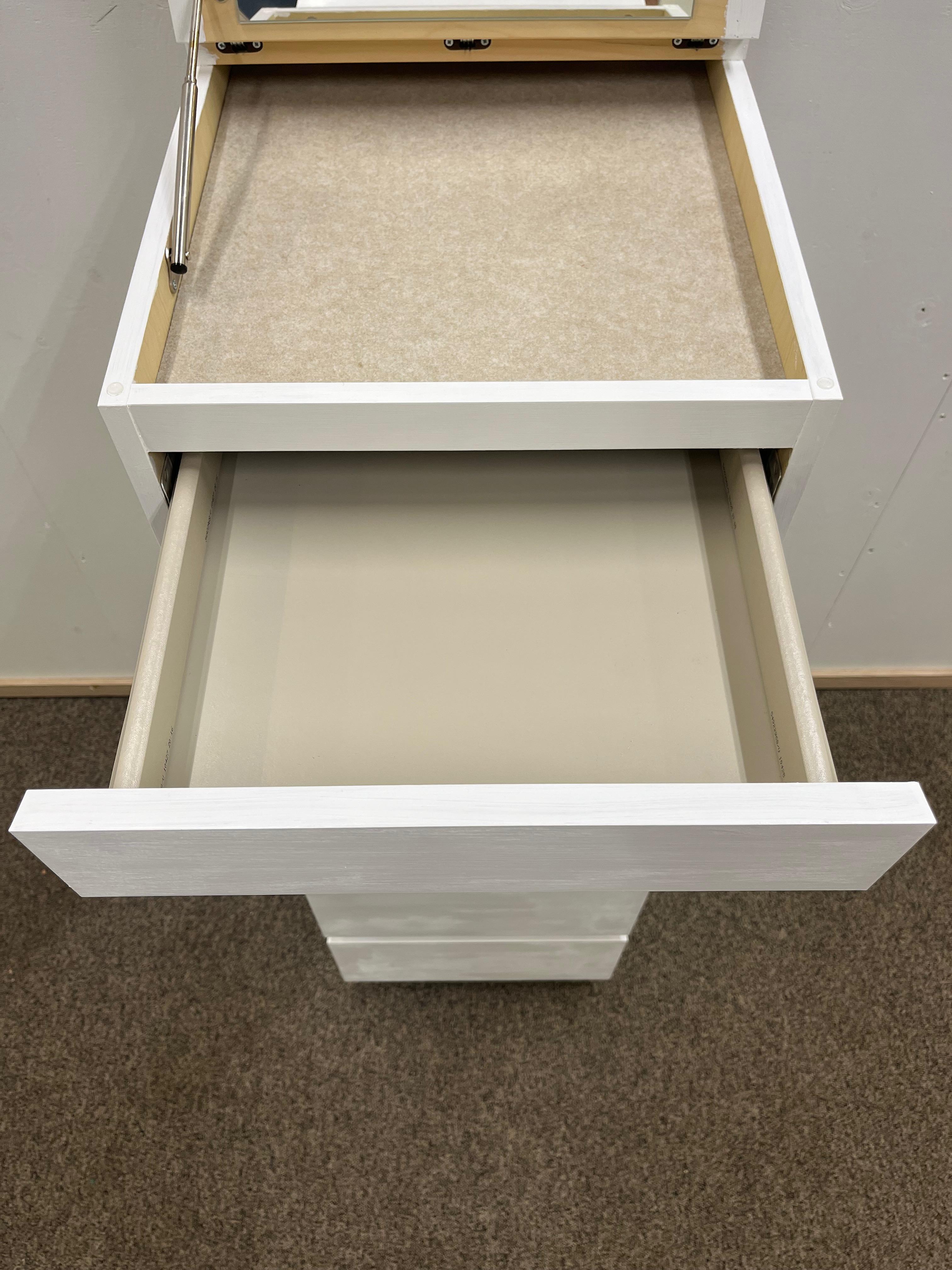 IKEA MALM Lipasto Peilillä
