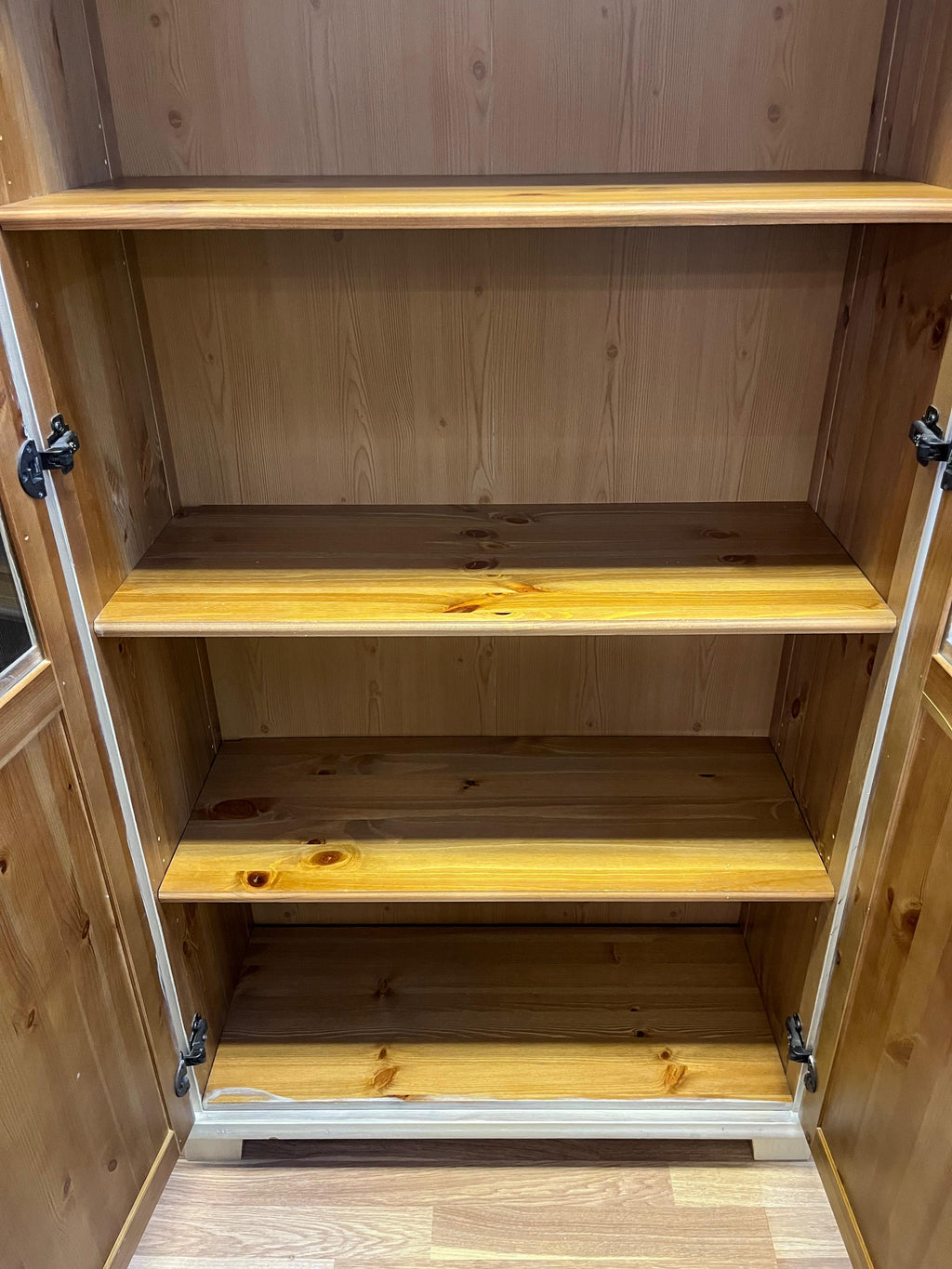 IKEA HEMNES Vitriinikaappi