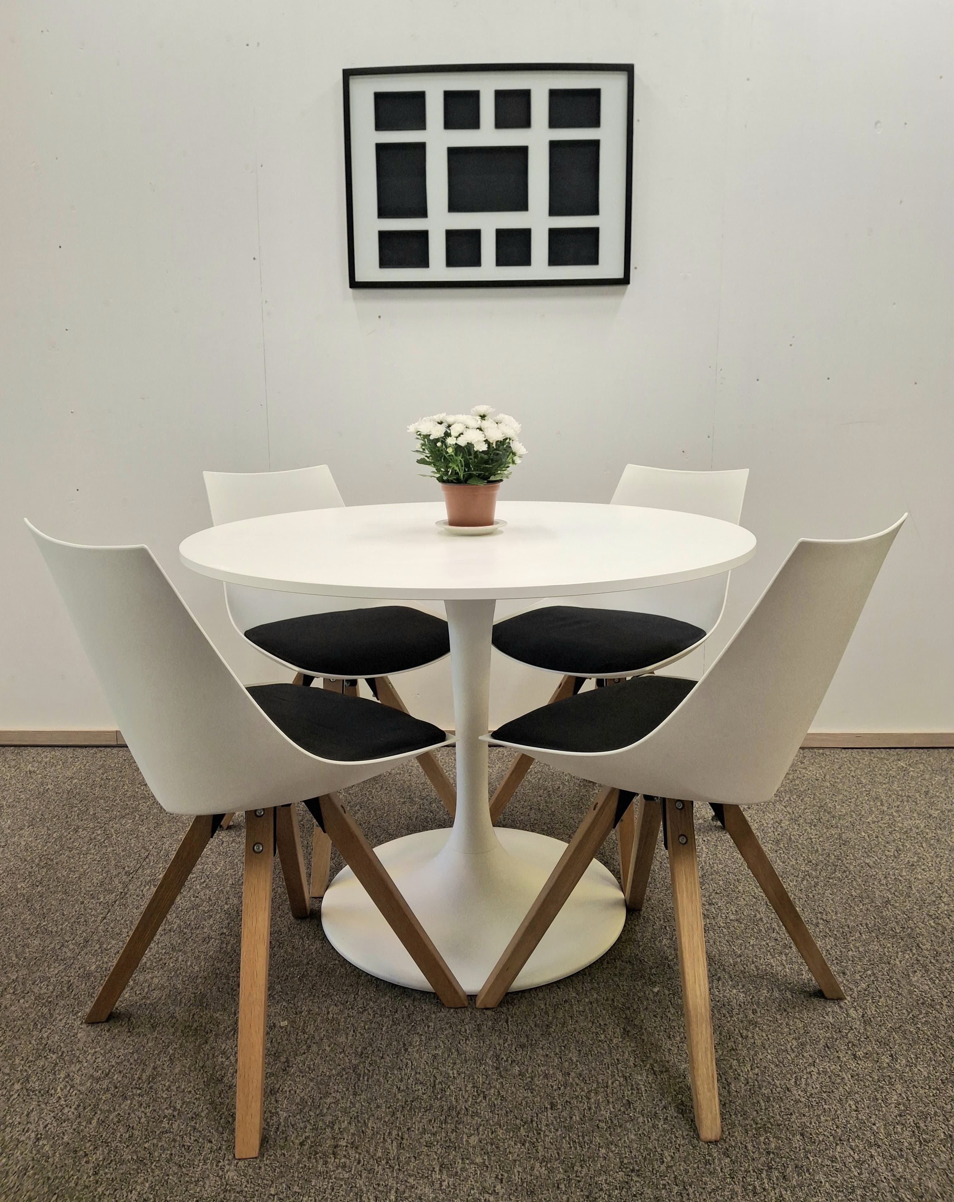IKEA DOCKSTA Pöytä & Tuolit